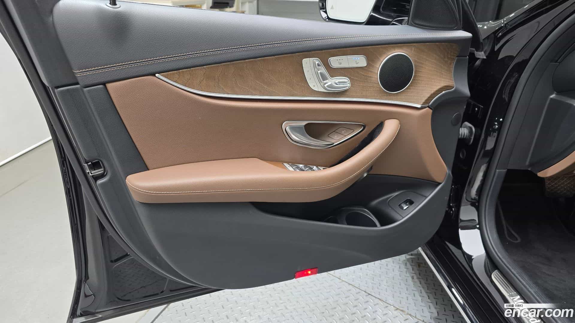 E-Class Mercedes-Benz 2021.2-INNER-034
