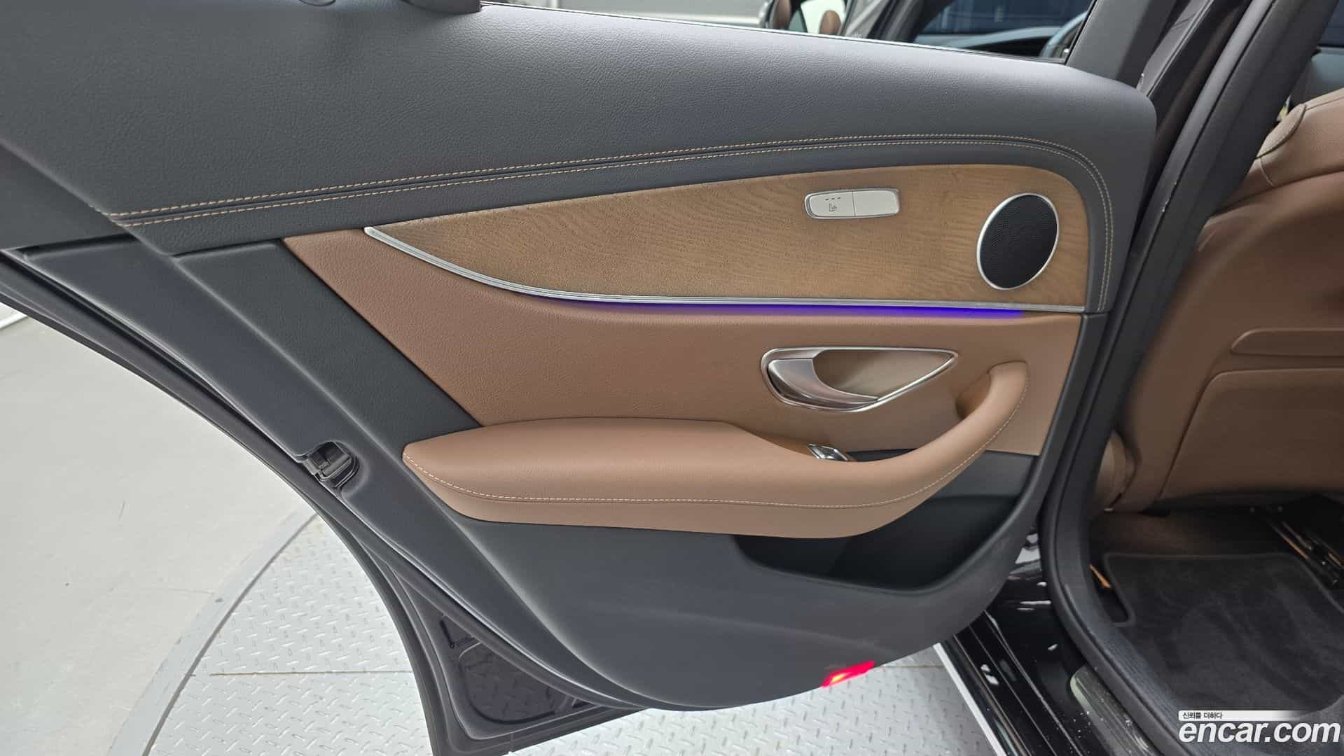 E-Class Mercedes-Benz 2021.2-INNER-035