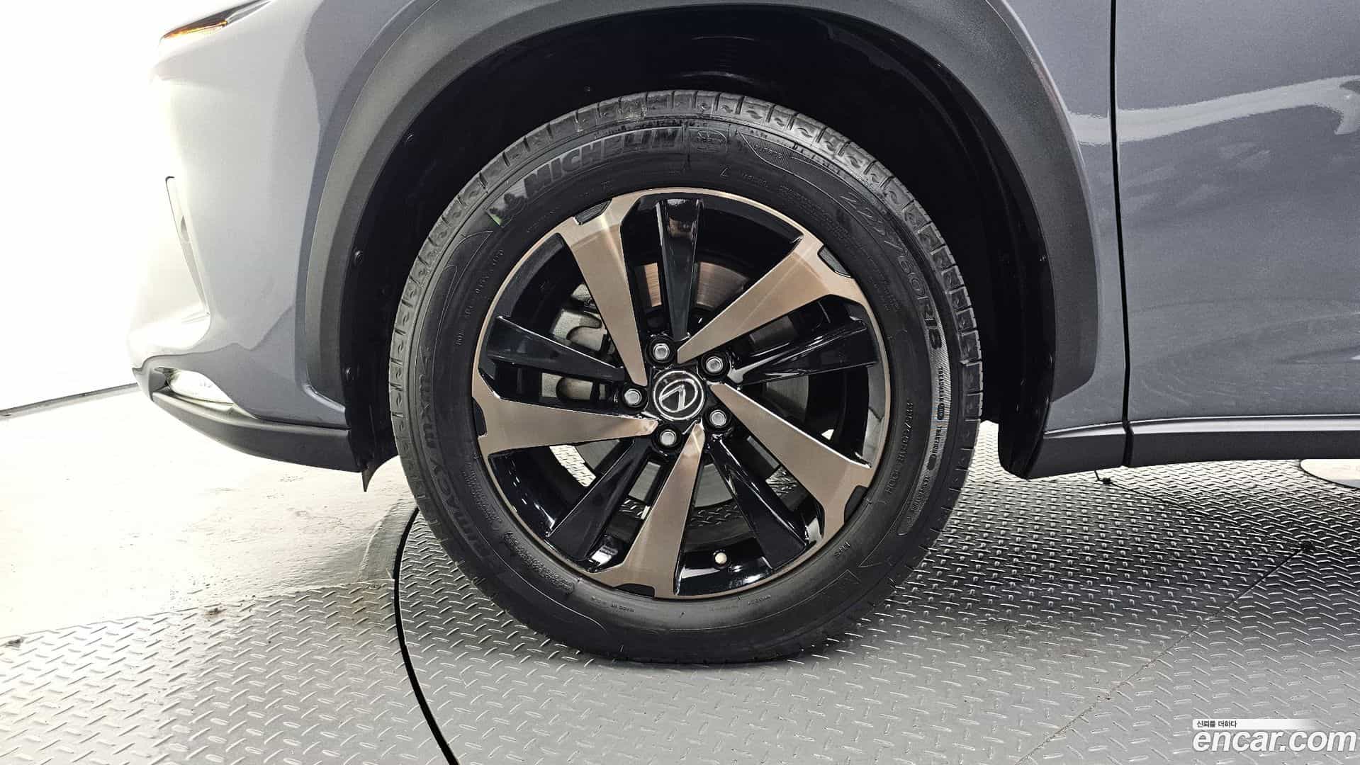 NX Lexus 2017.11-OUTER-005