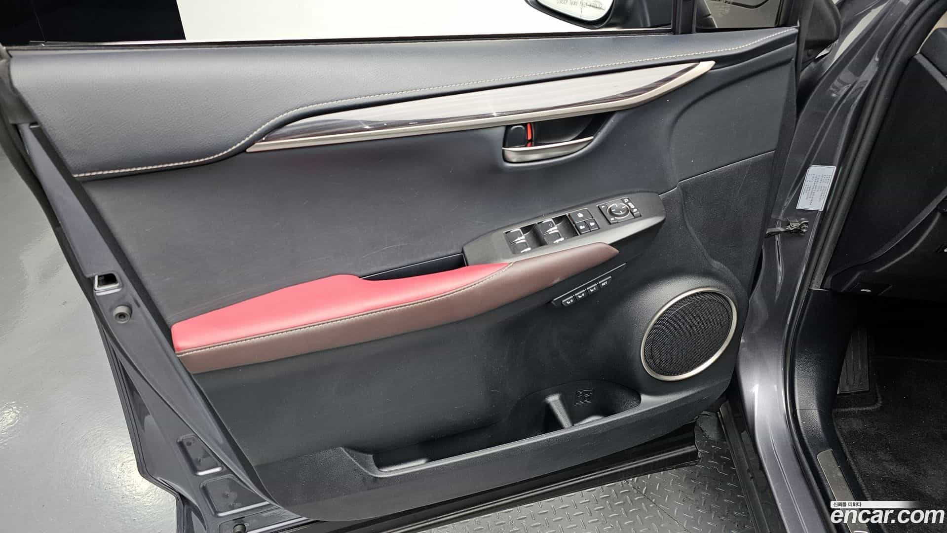 NX Lexus 2017.11-INNER-034