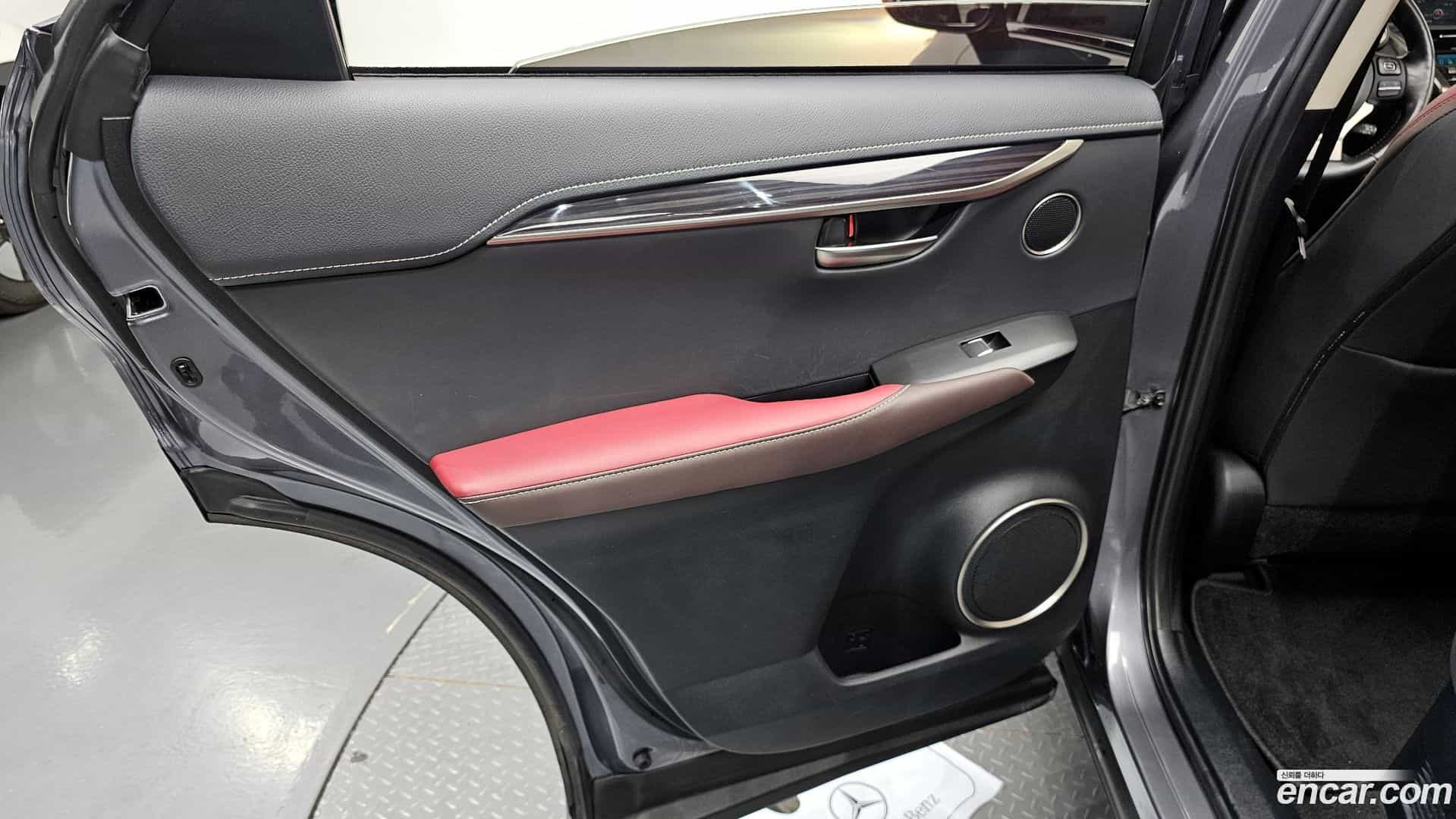 NX Lexus 2017.11-INNER-035