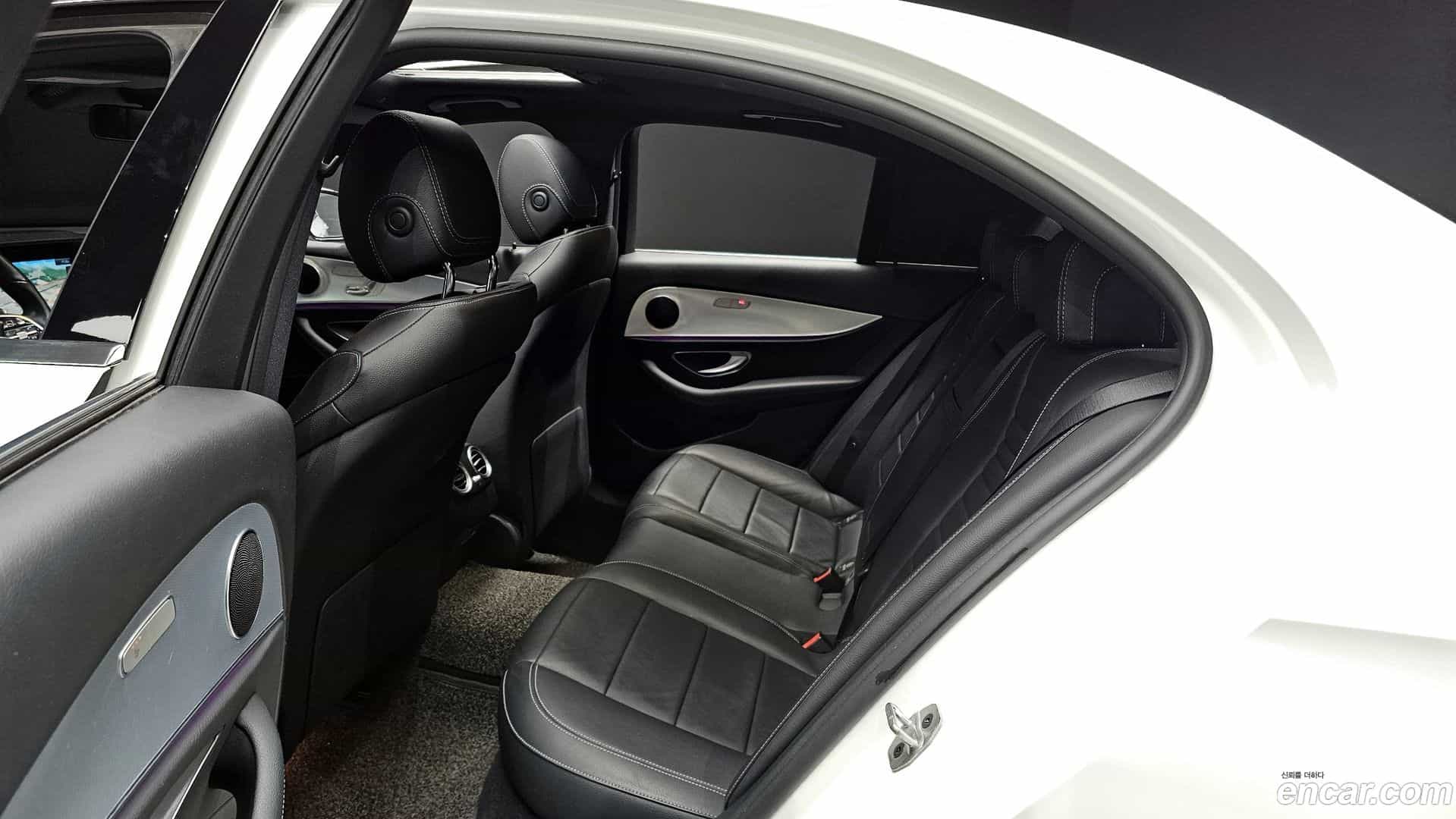 E-Class Mercedes-Benz 2020.0-OPTION-016
