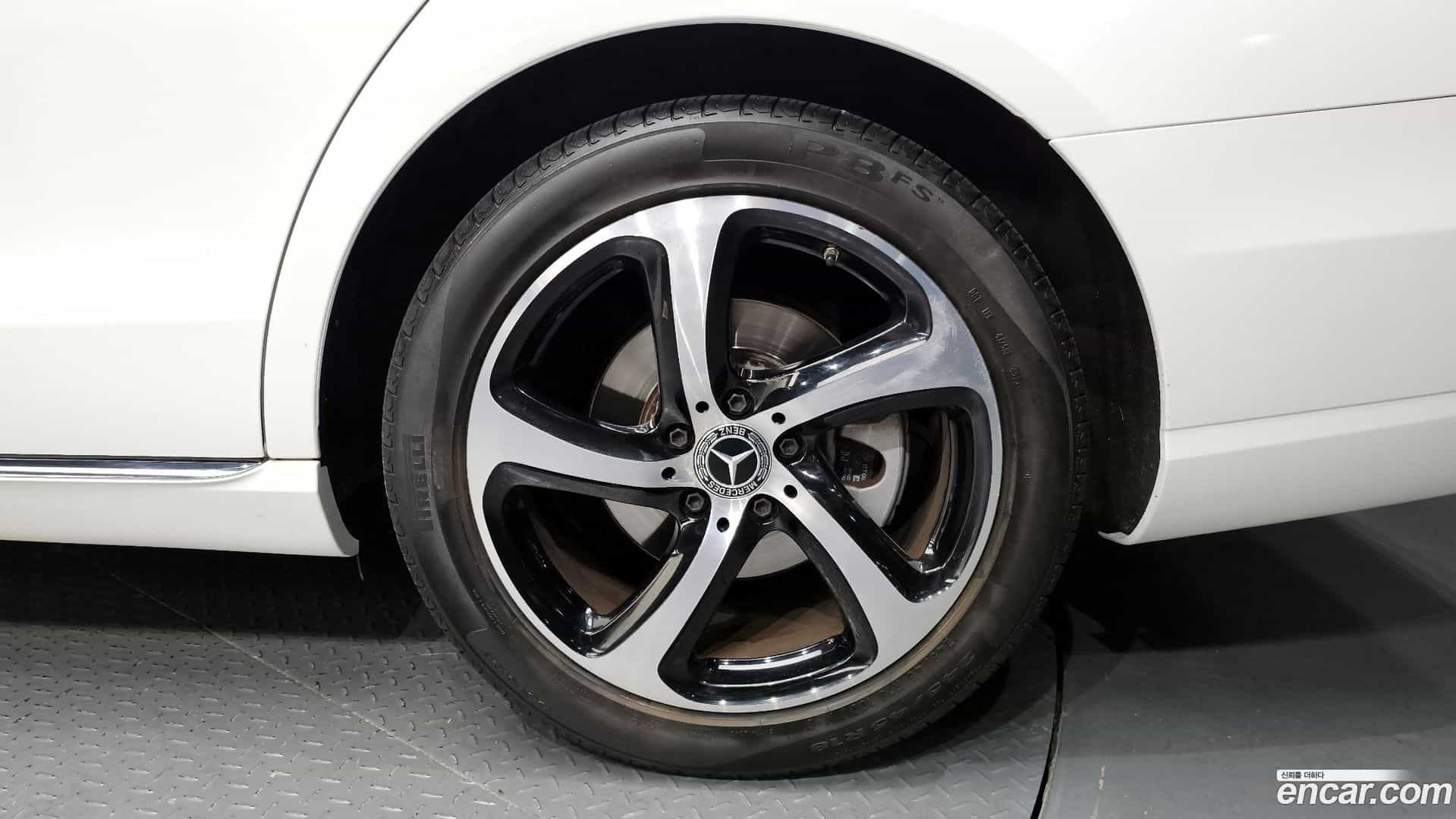 E-Class Mercedes-Benz 2020.0-OUTER-031