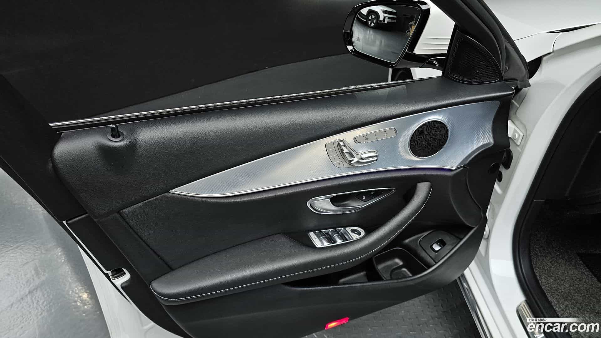 E-Class Mercedes-Benz 2020.0-INNER-034
