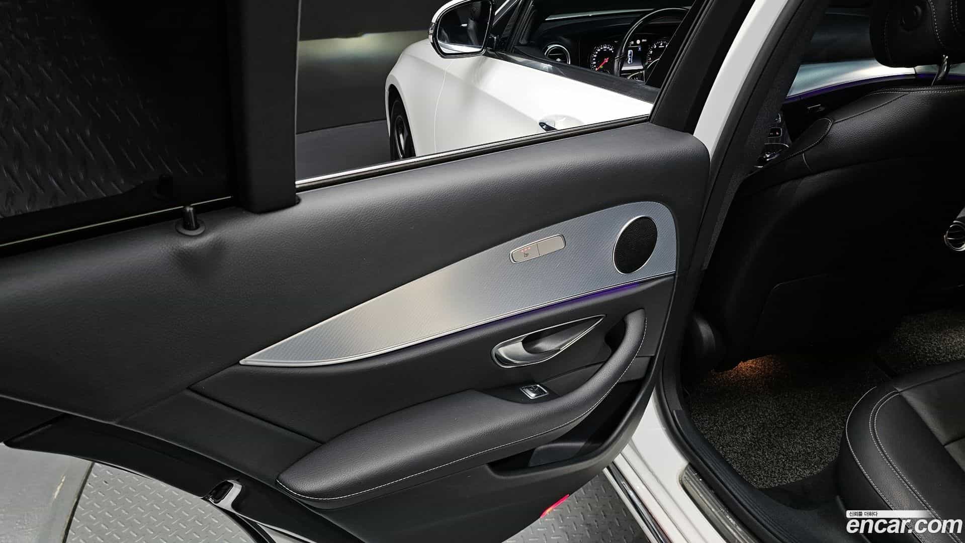 E-Class Mercedes-Benz 2020.0-INNER-035