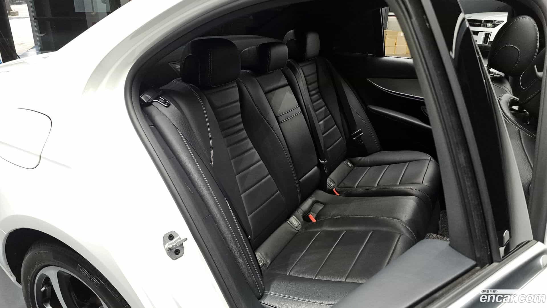 E-Class Mercedes-Benz 2020.0-INNER-036