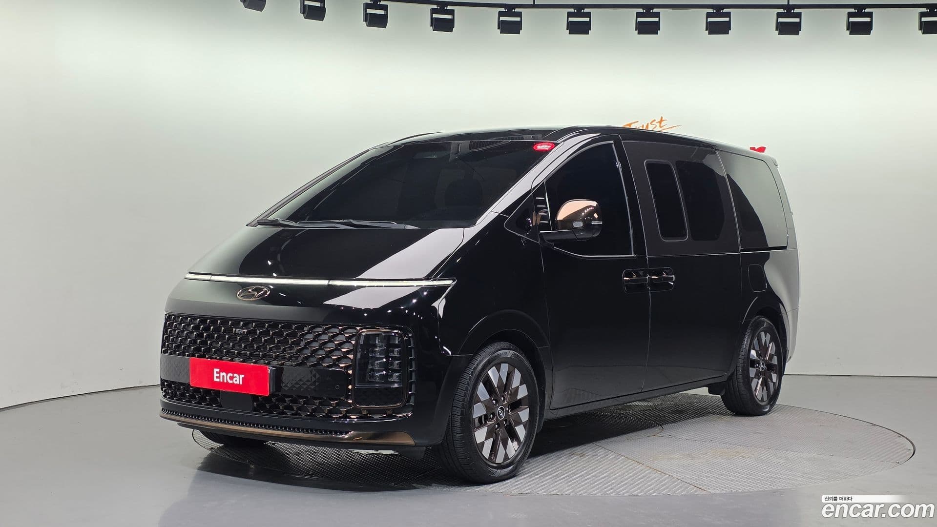Main__Slider__Photo:Staria Hyundai 2022.11-0
