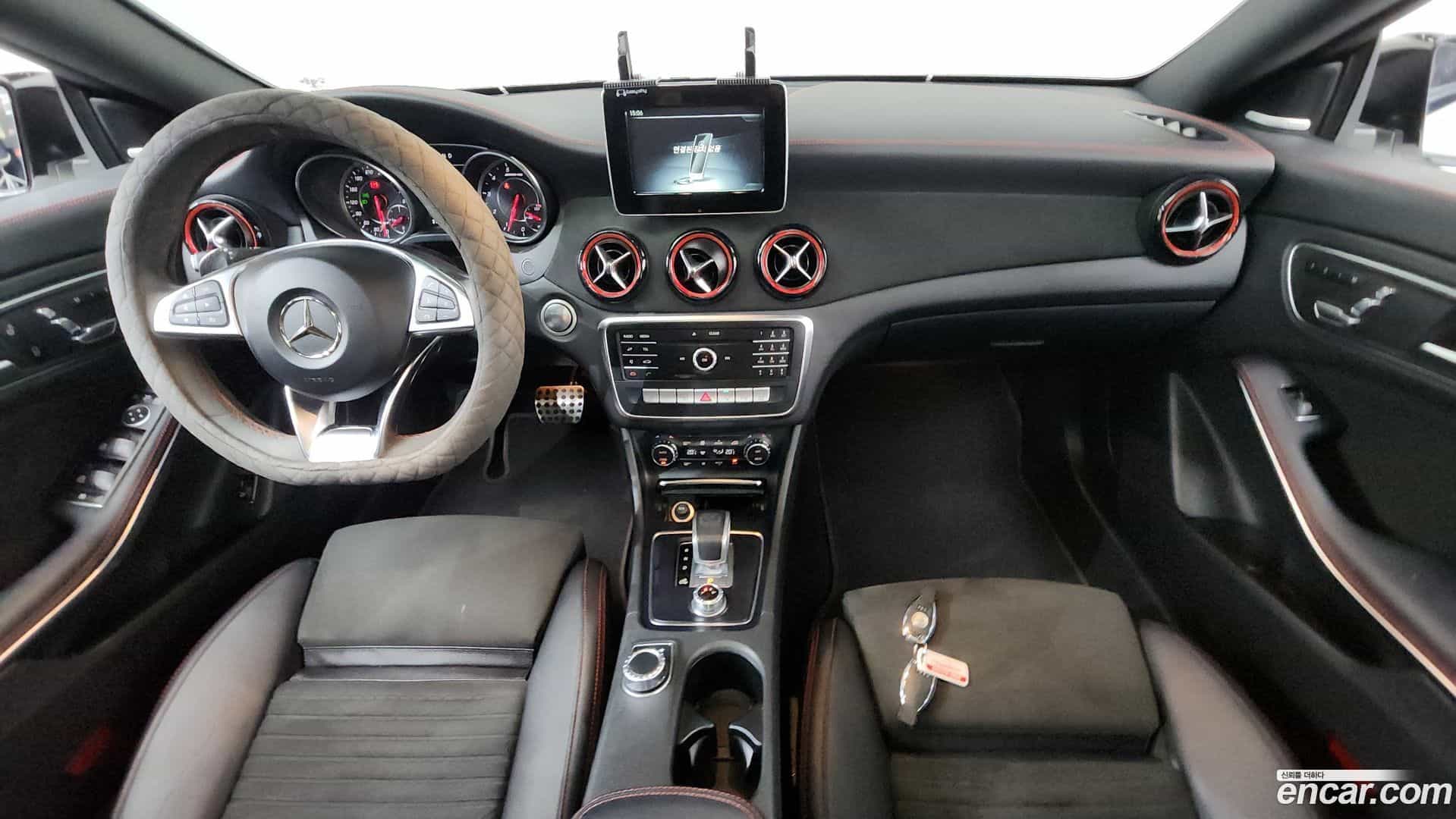 CLA-Class Mercedes-Benz 2018.7-INNER-007