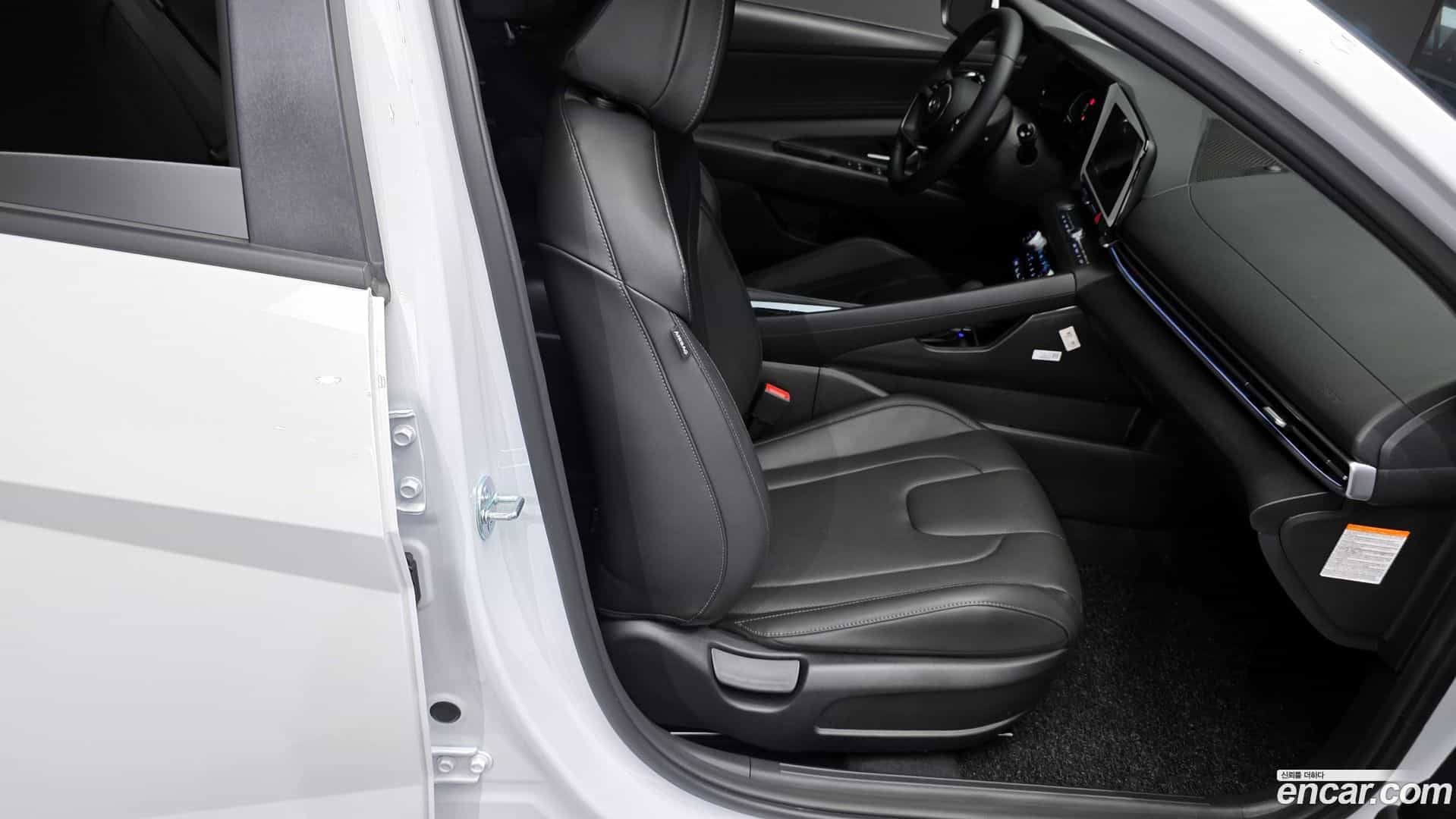 AVANTE Hyundai 2025.2-INNER-036