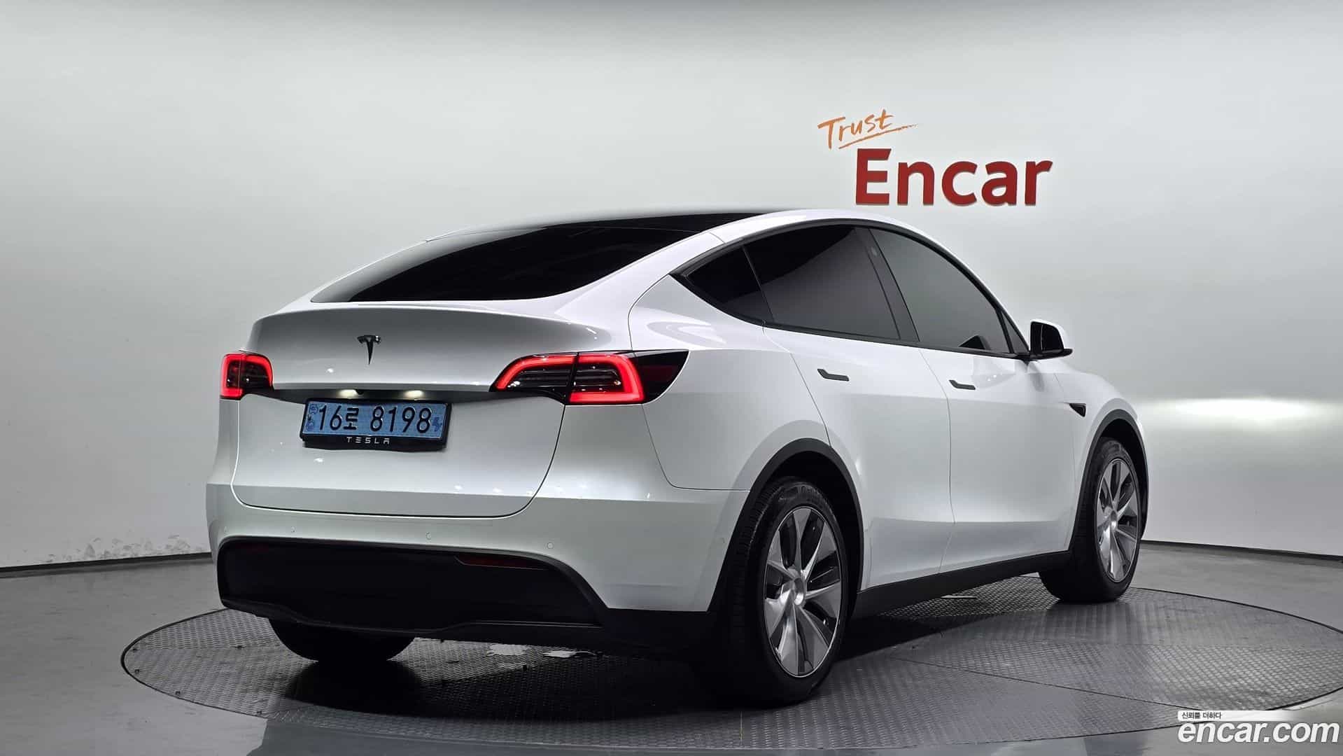 Model Y Tesla 2021.7-OUTER-002