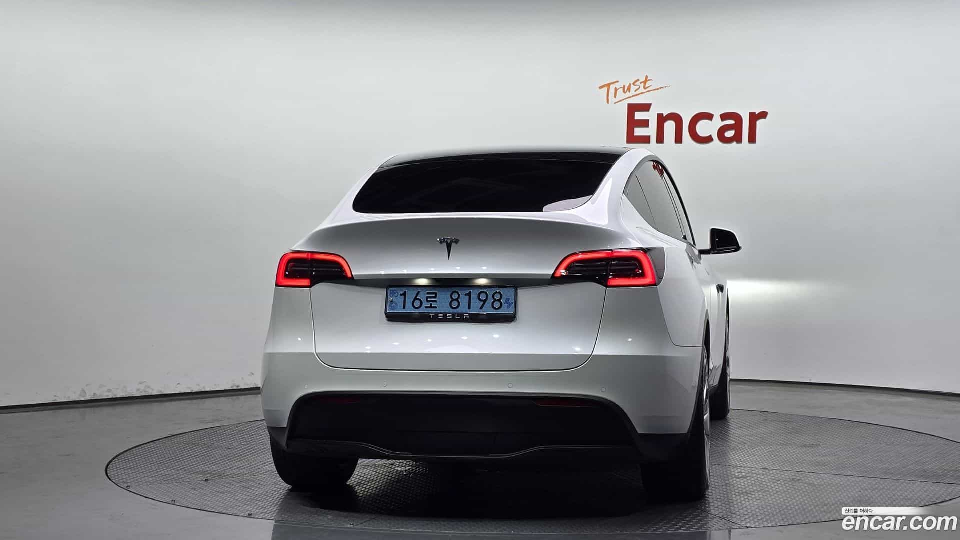 Model Y Tesla 2021.7-OUTER-004