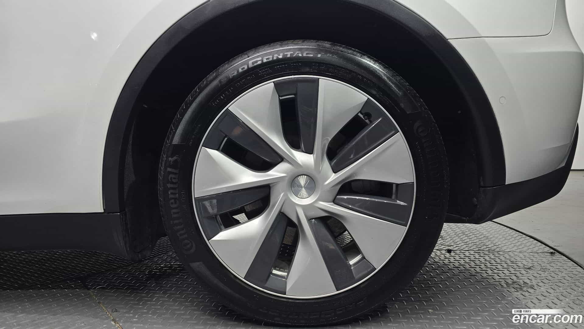Model Y Tesla 2021.7-OUTER-031