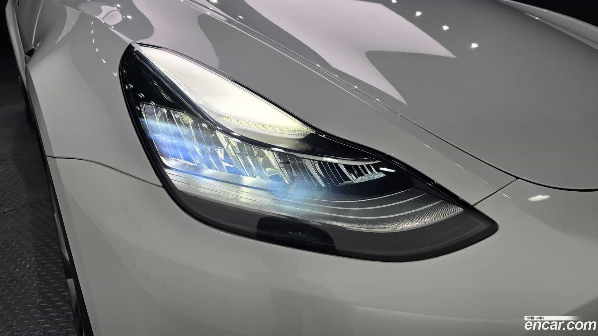 Model Y Tesla 2021.7-OUTER-032