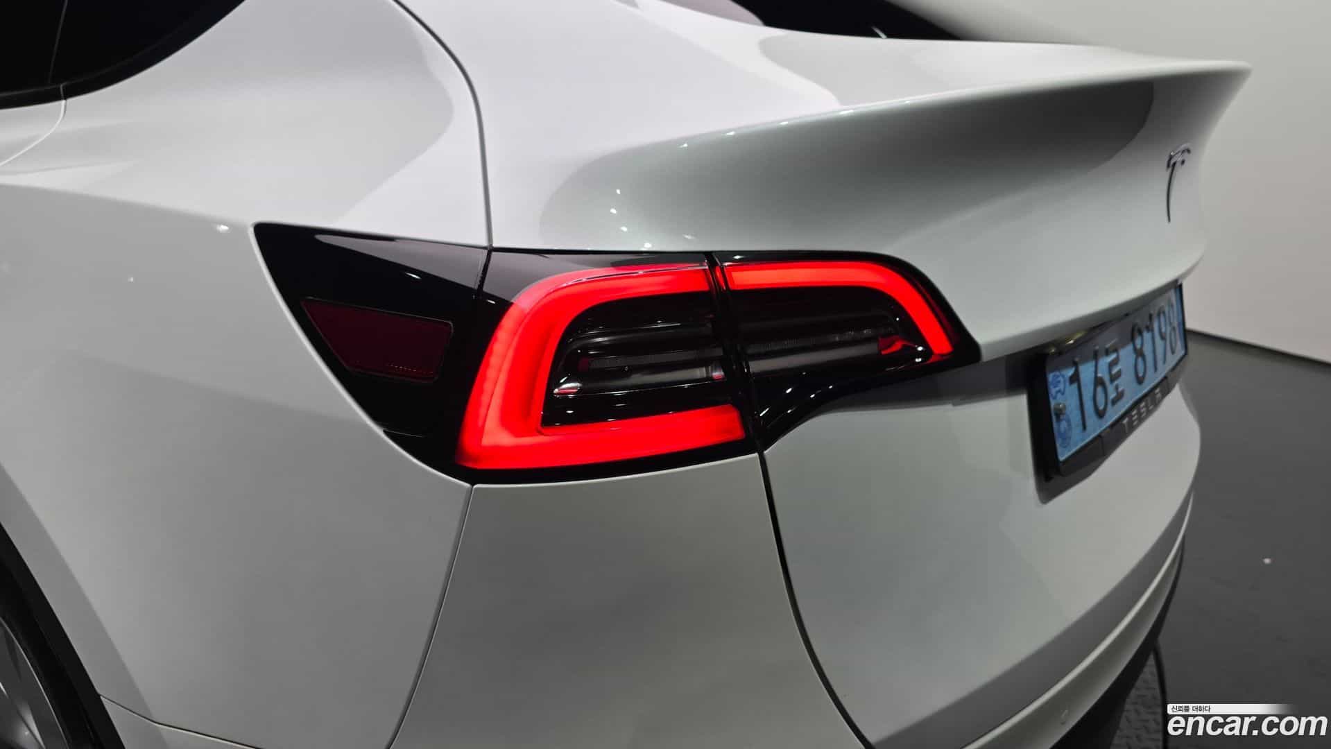 Model Y Tesla 2021.7-OUTER-033