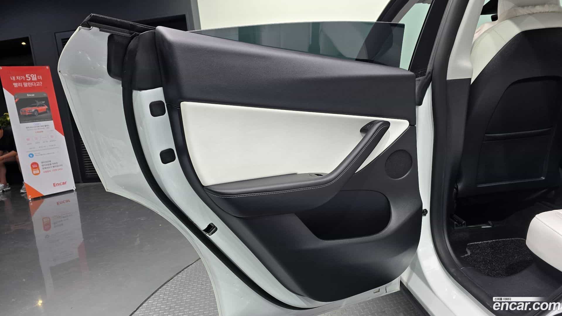 Model Y Tesla 2021.7-INNER-035