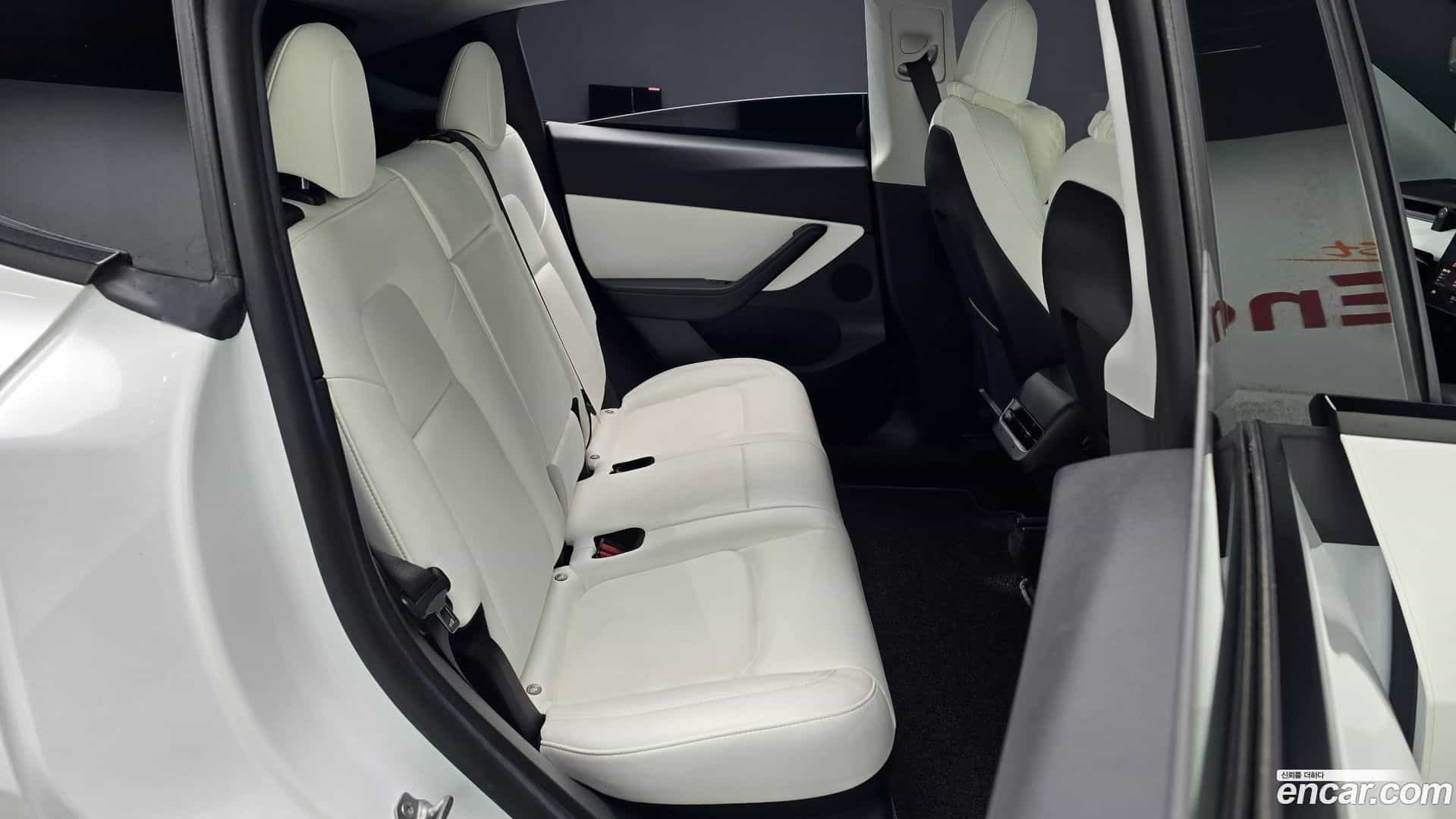 Model Y Tesla 2021.7-INNER-036