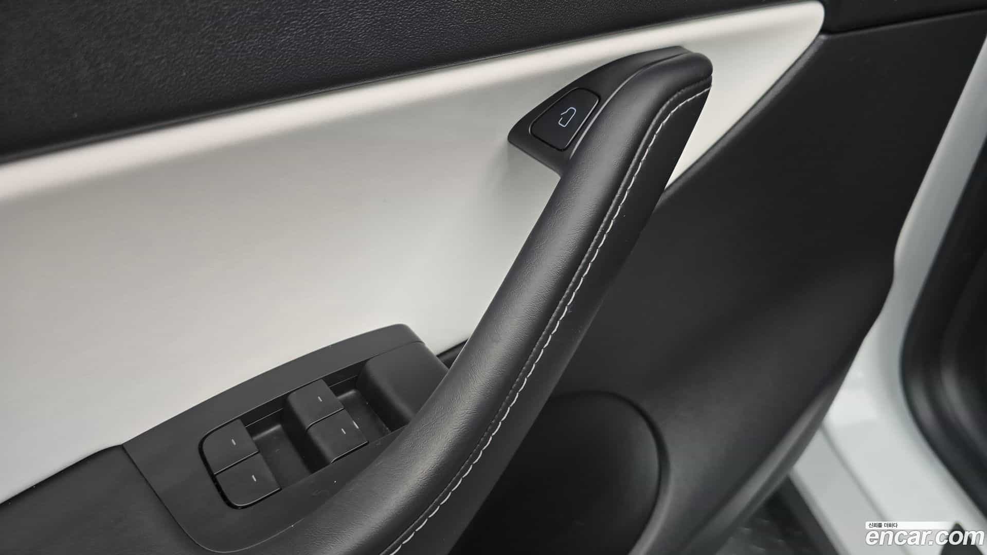 Model Y Tesla 2021.7-OPTION-042