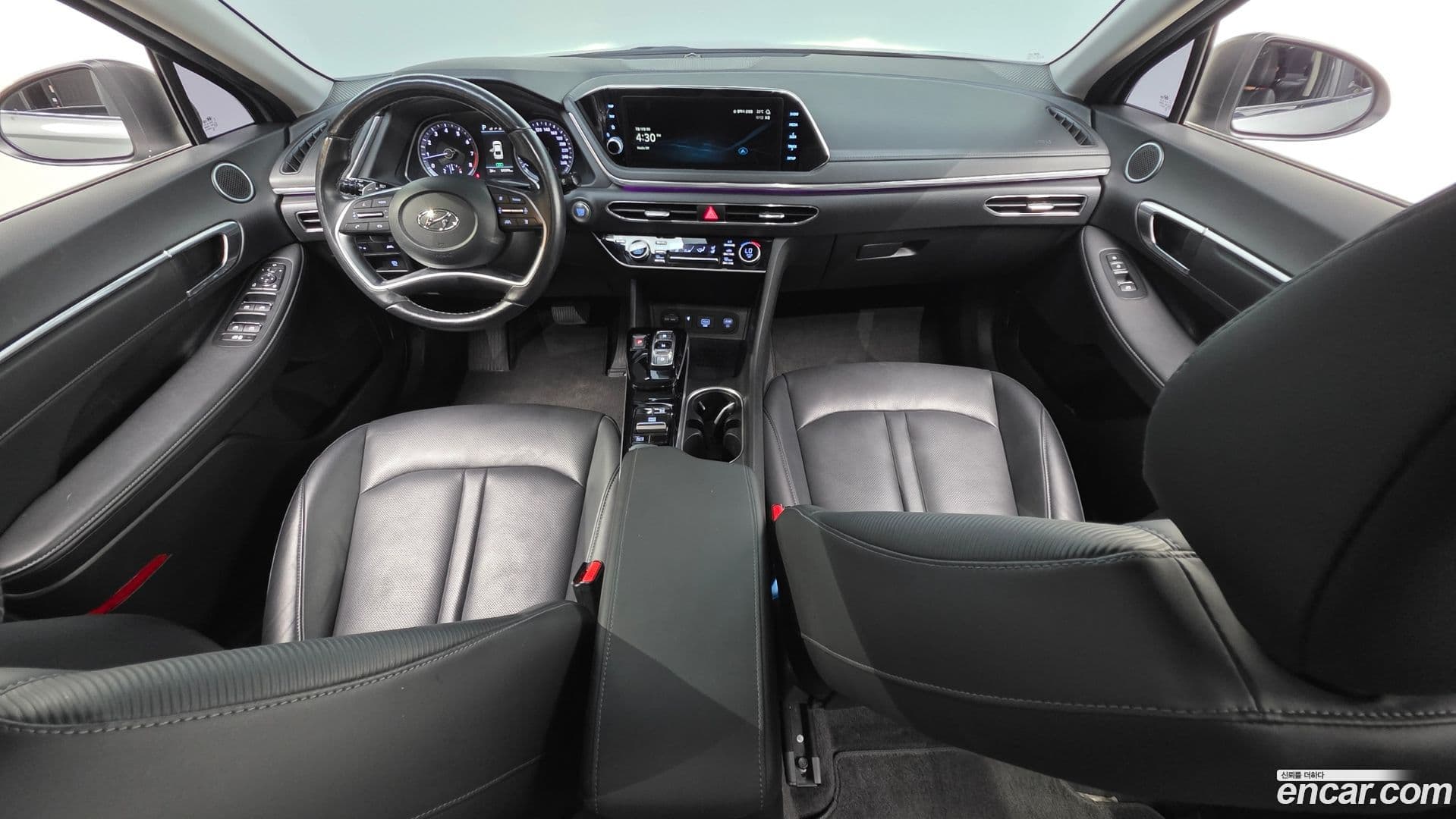 Main__Slider__Photo:Sonata Hyundai 2022.10-6
