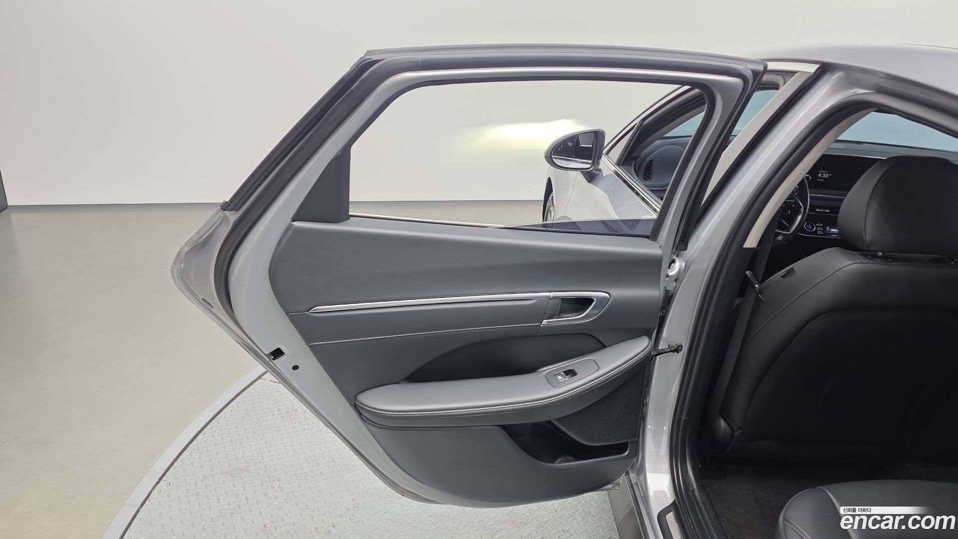 Main__Slider__Photo:Sonata Hyundai 2022.10-24