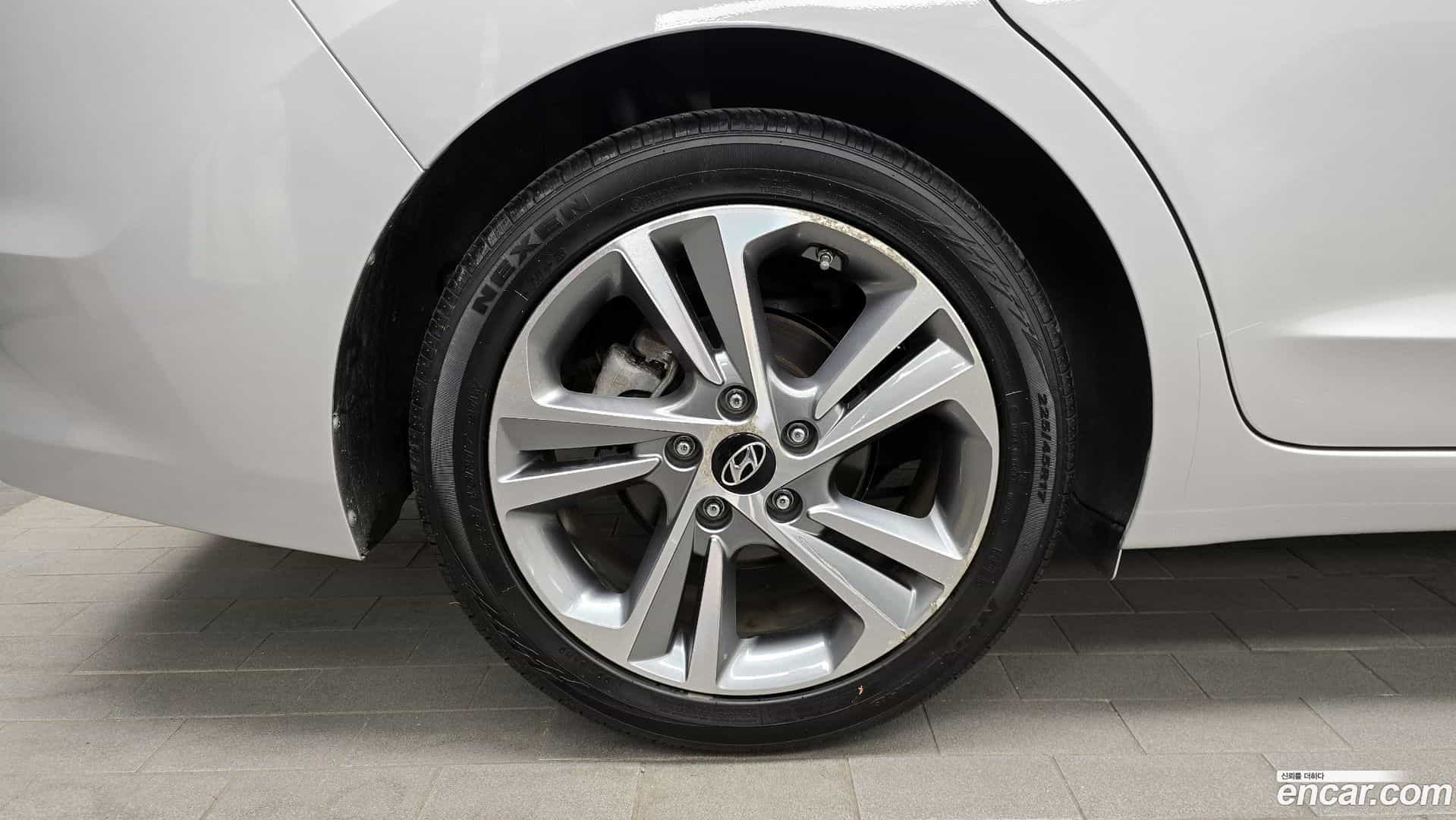 AVANTE Hyundai 2017.4-OUTER-005