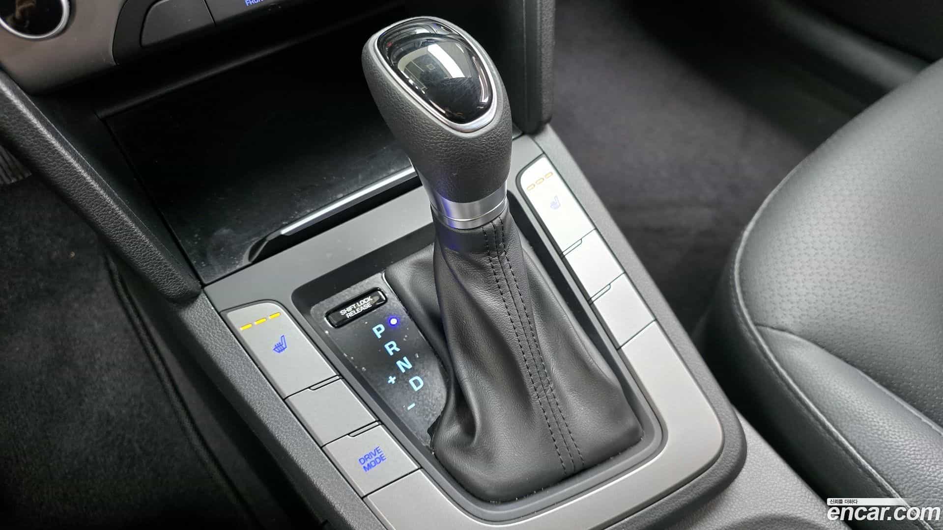 AVANTE Hyundai 2017.4-INNER-009
