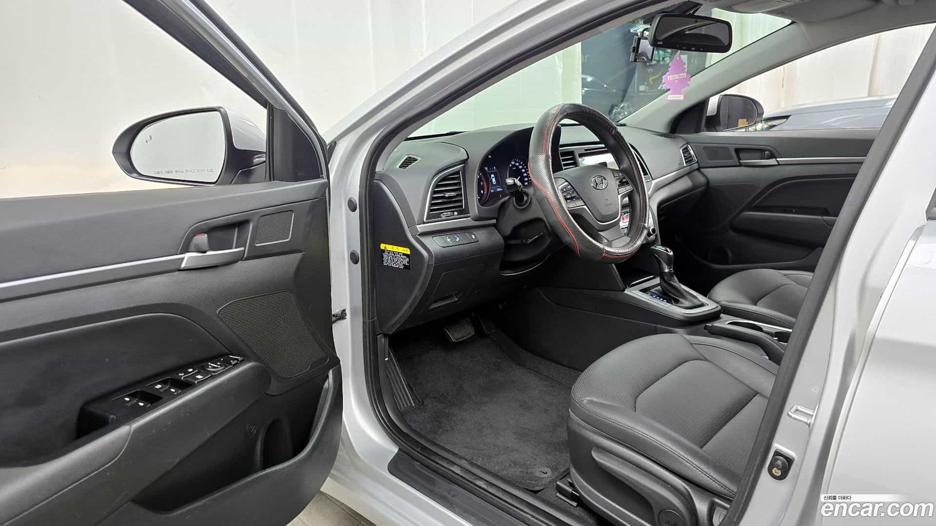 AVANTE Hyundai 2017.4-INNER-010