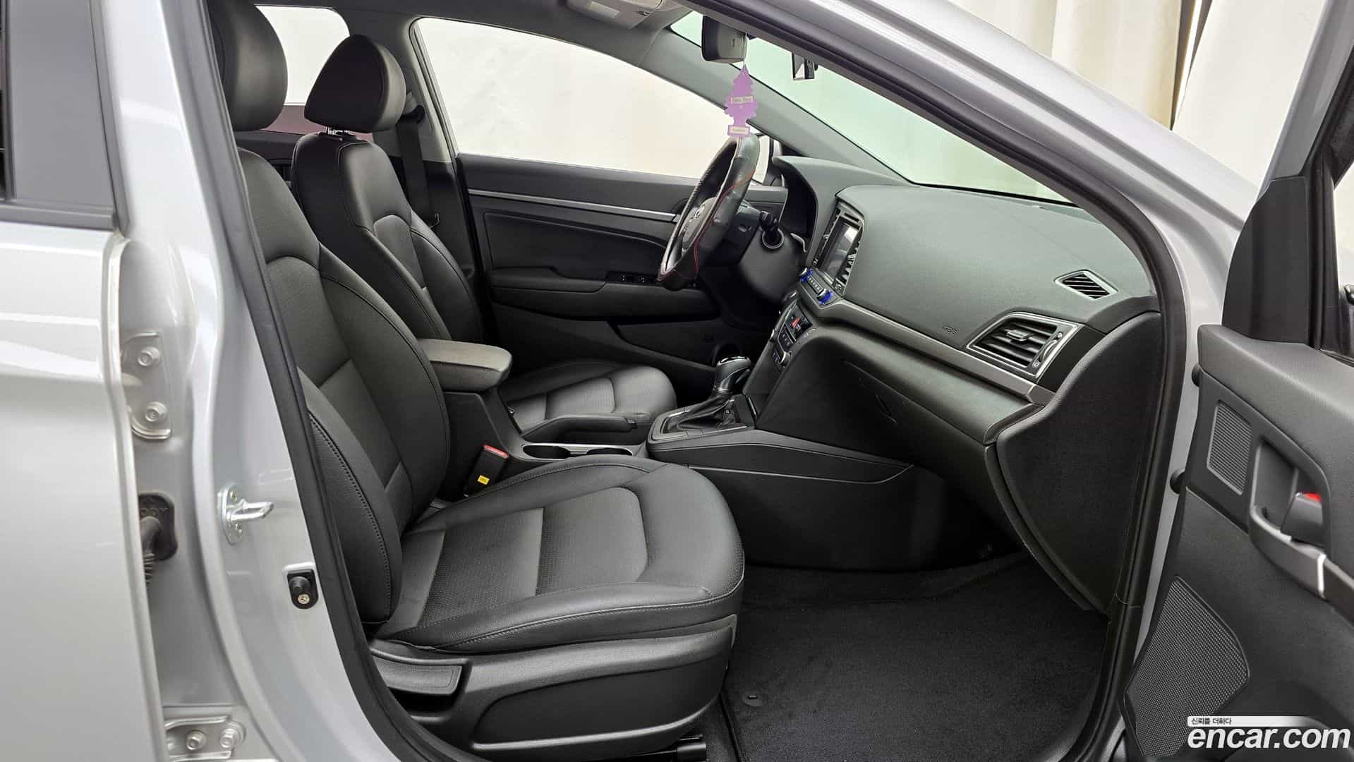 AVANTE Hyundai 2017.4-OPTION-015