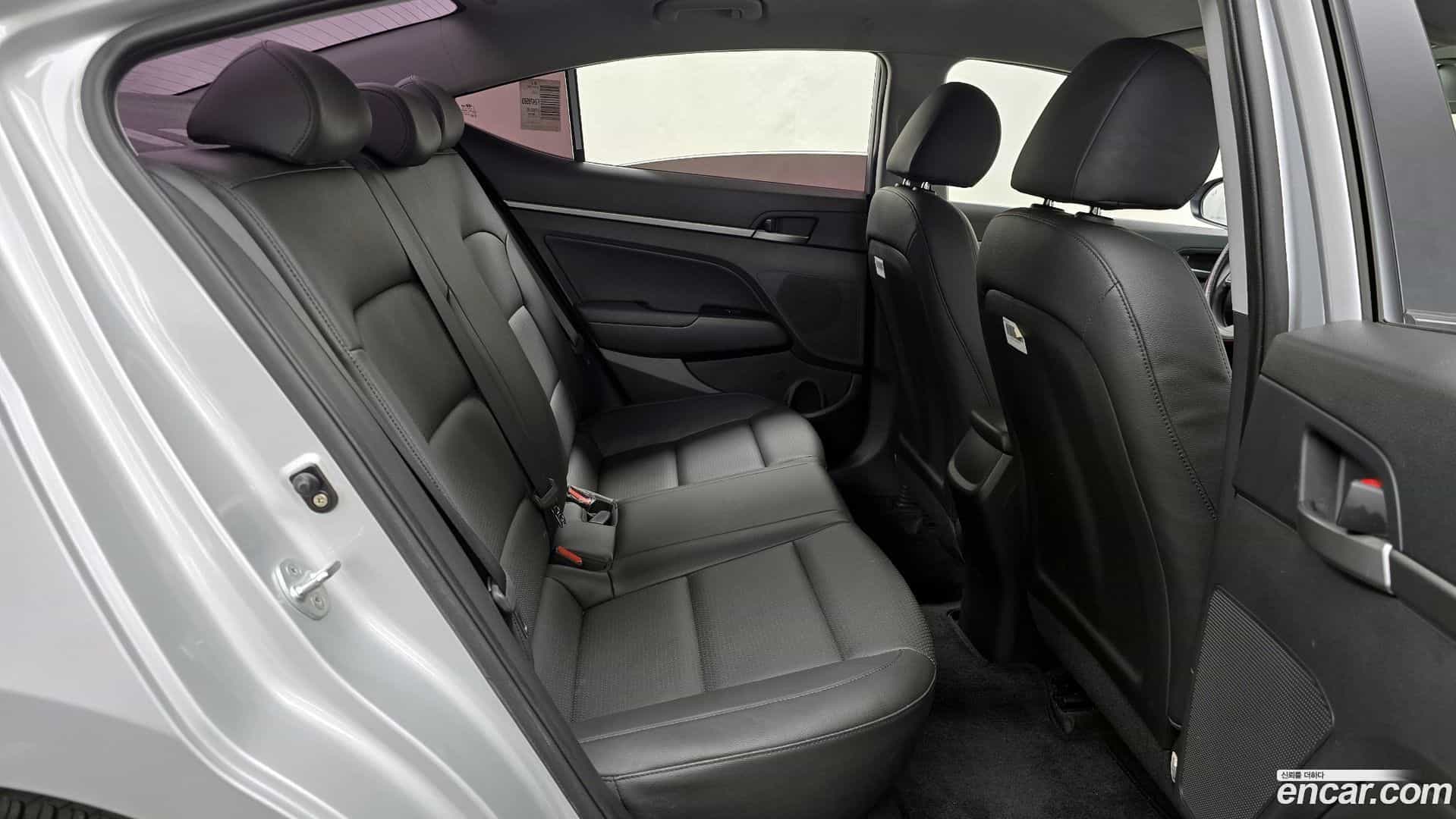 AVANTE Hyundai 2017.4-OPTION-016