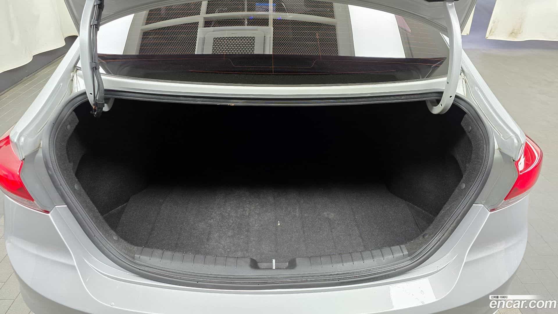 AVANTE Hyundai 2017.4-OPTION-024