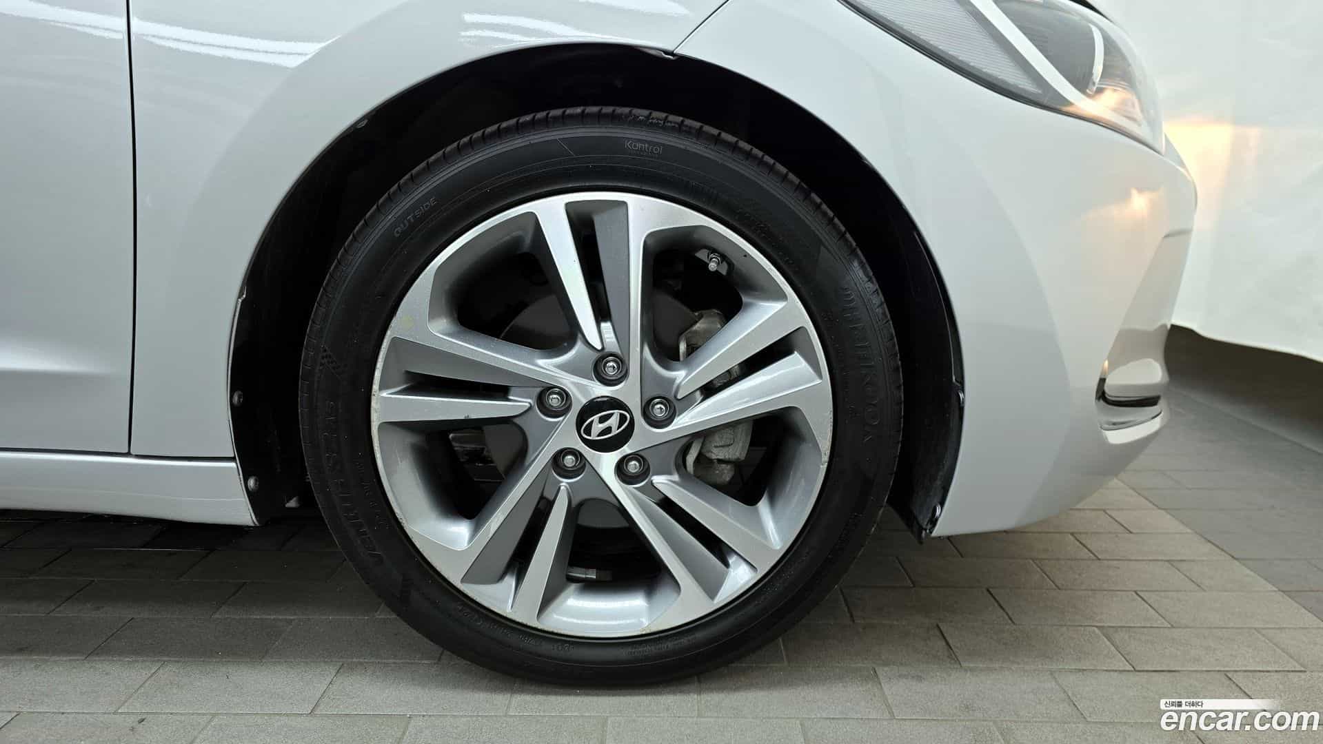AVANTE Hyundai 2017.4-OUTER-031