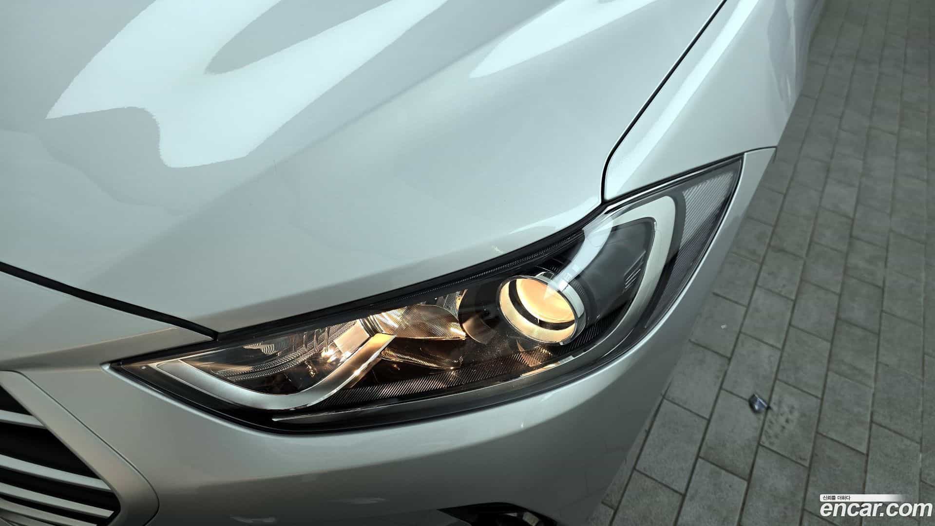 AVANTE Hyundai 2017.4-OUTER-032