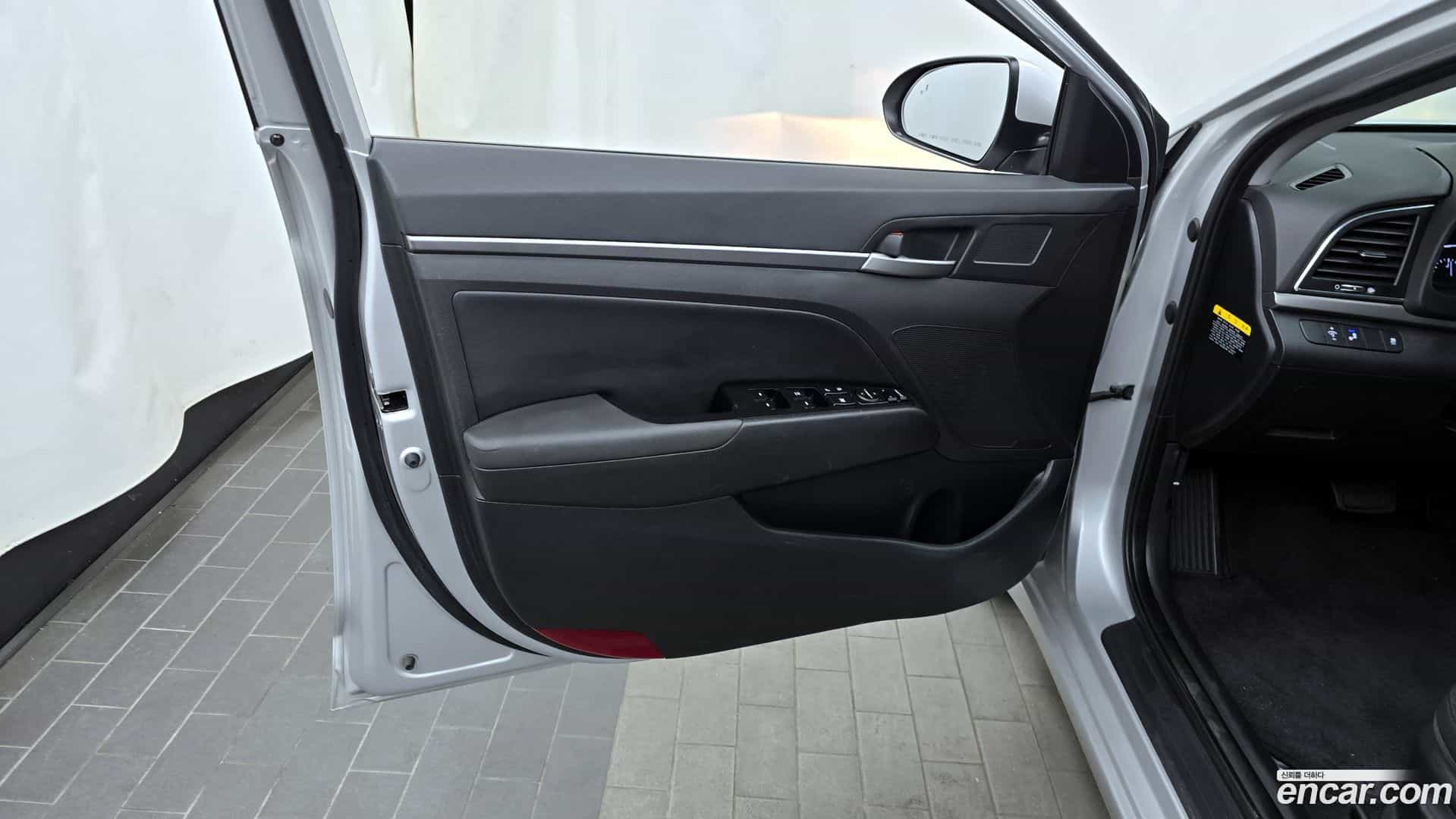 AVANTE Hyundai 2017.4-INNER-034