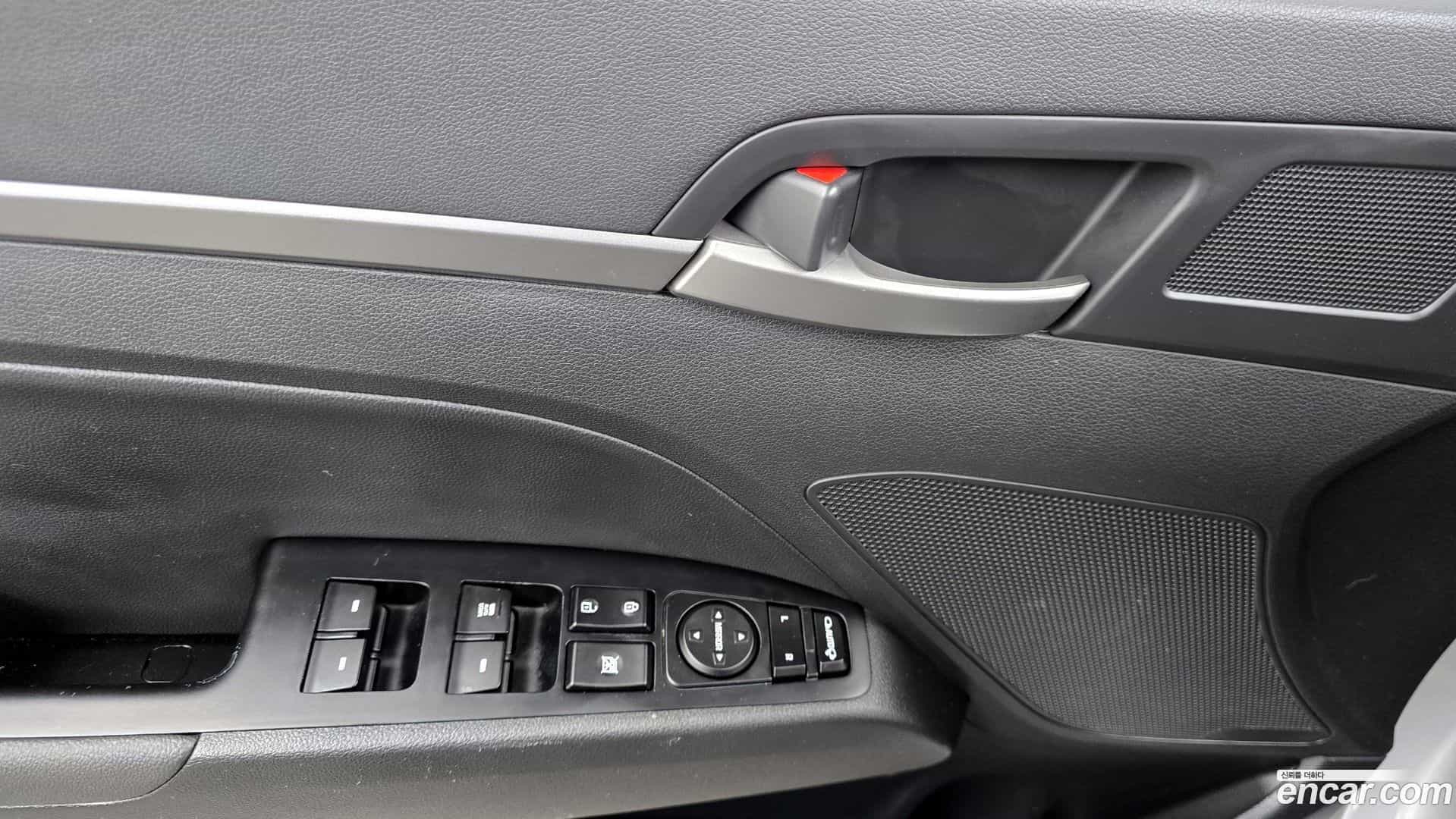 AVANTE Hyundai 2017.4-OPTION-041