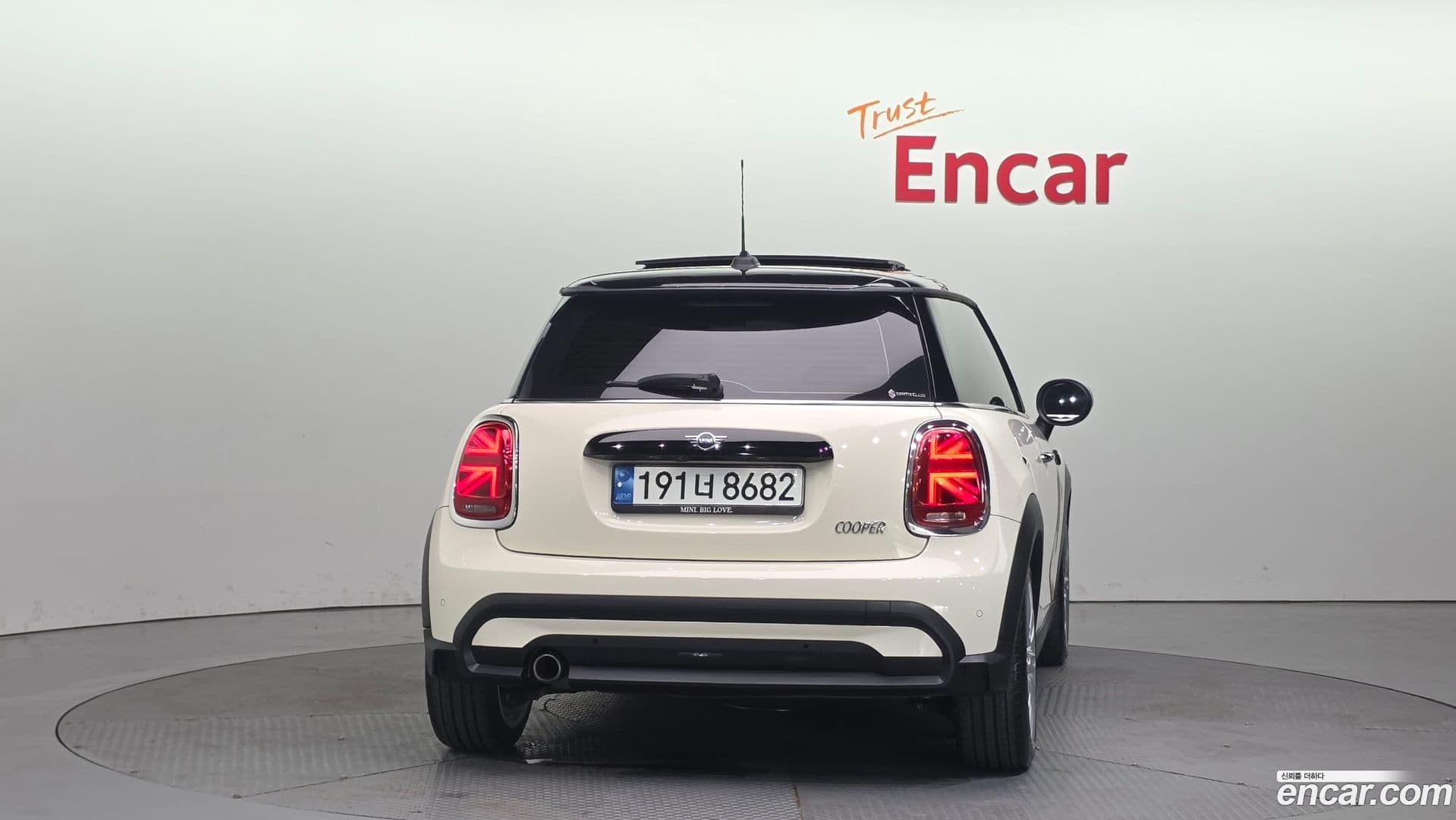 Main__Slider__Photo:Cooper Mini 2022.4-3
