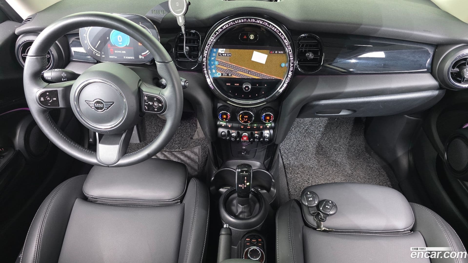 Main__Slider__Photo:Cooper Mini 2022.4-6