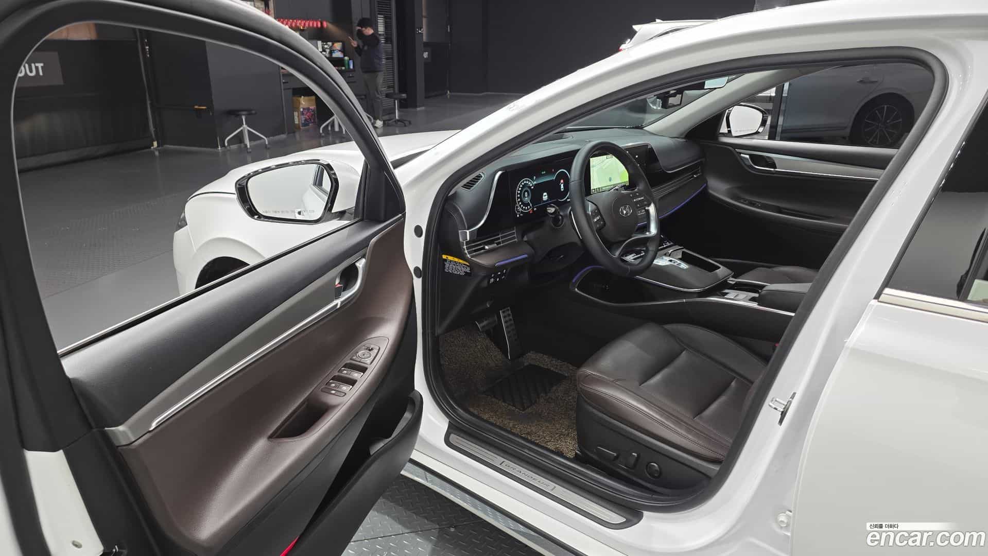 Grandeur Hyundai 2020.0-INNER-010