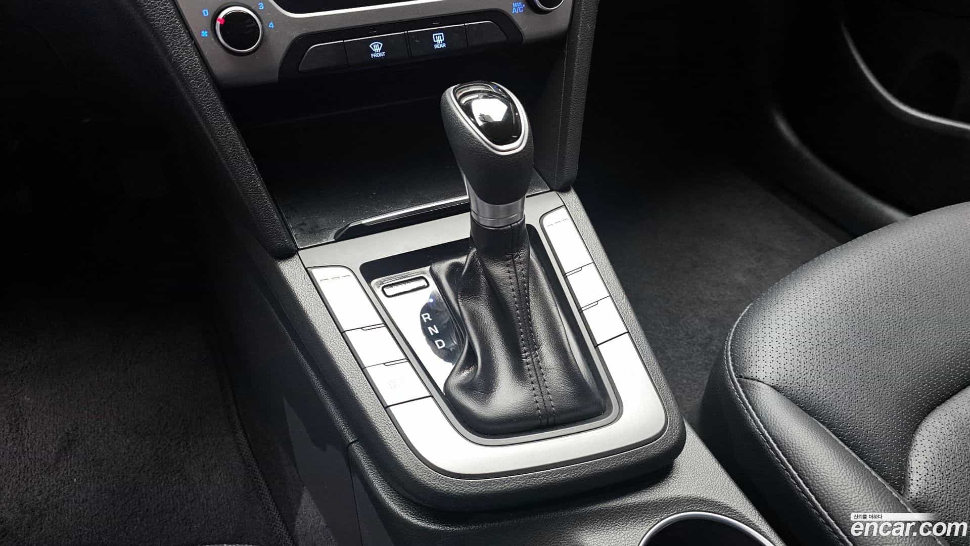 AVANTE Hyundai 2017.1-INNER-009
