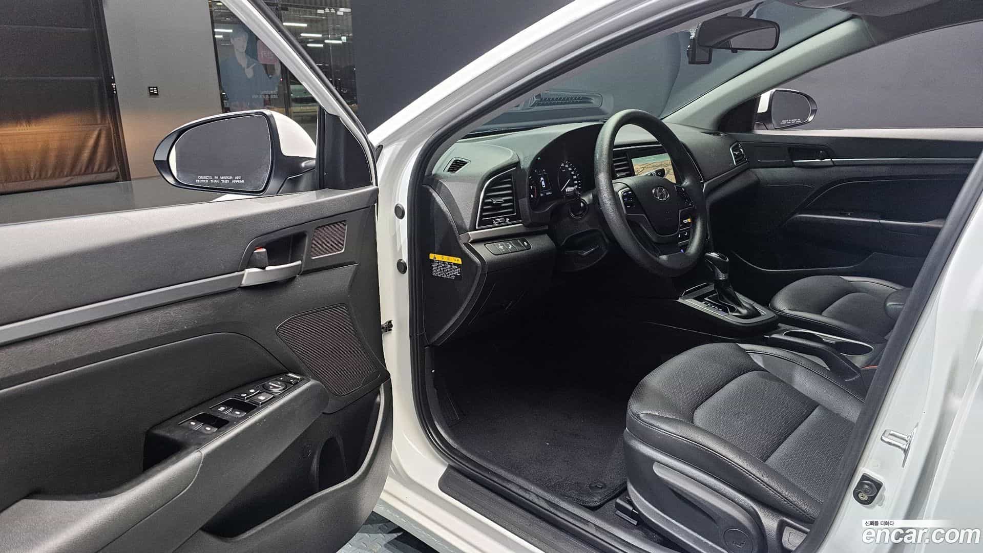 AVANTE Hyundai 2017.1-INNER-010