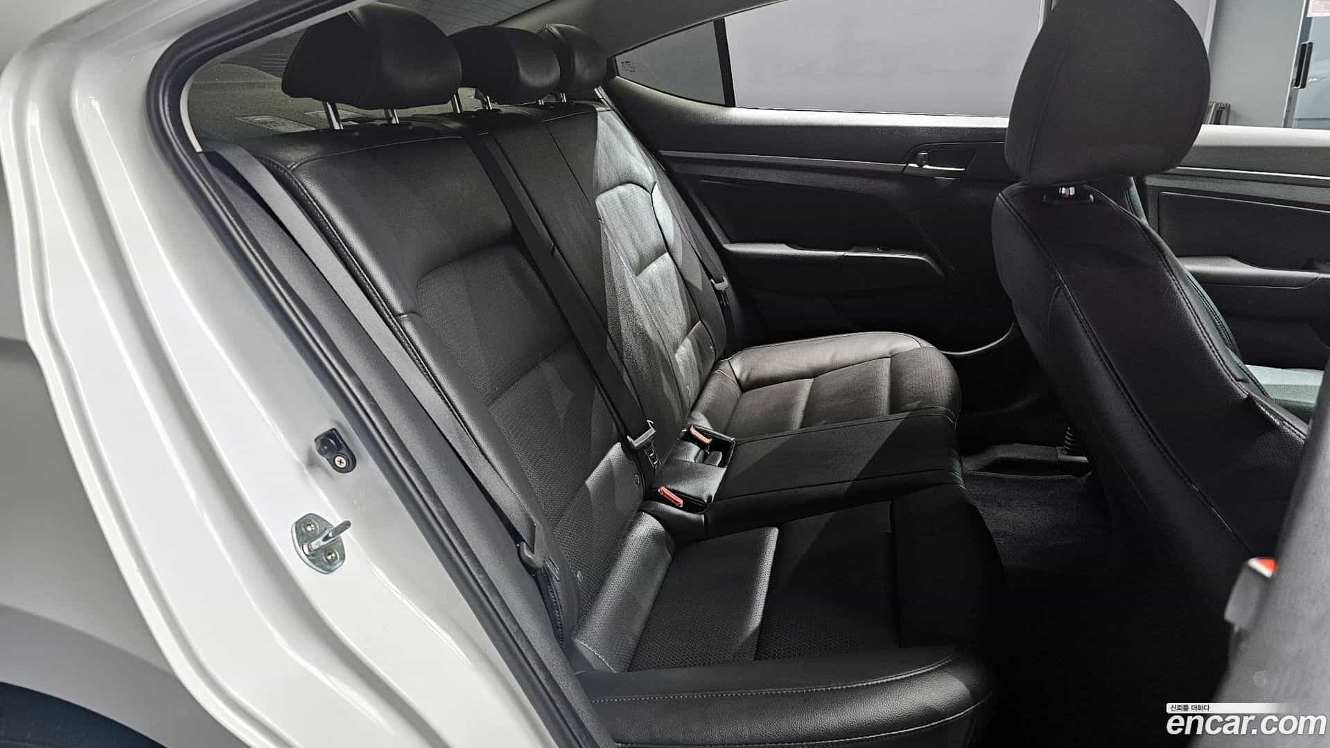 AVANTE Hyundai 2017.1-OPTION-015