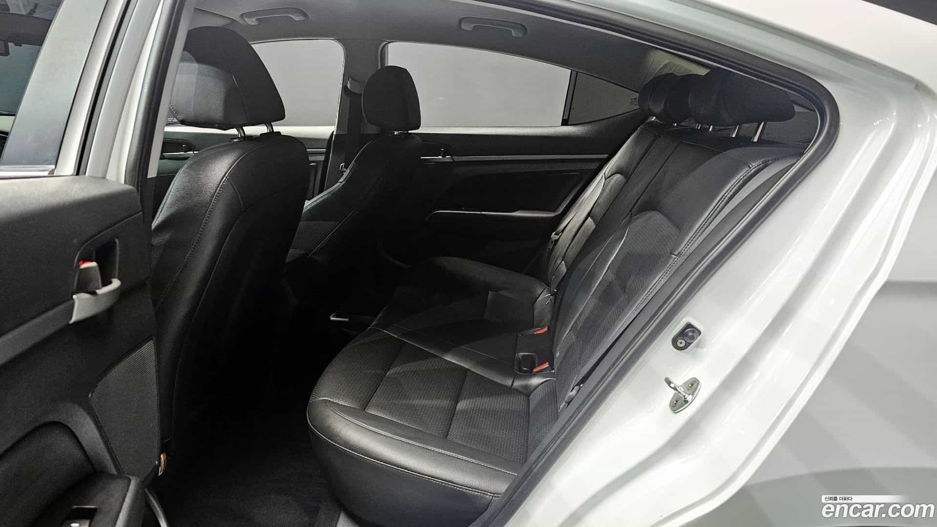 AVANTE Hyundai 2017.1-OPTION-016