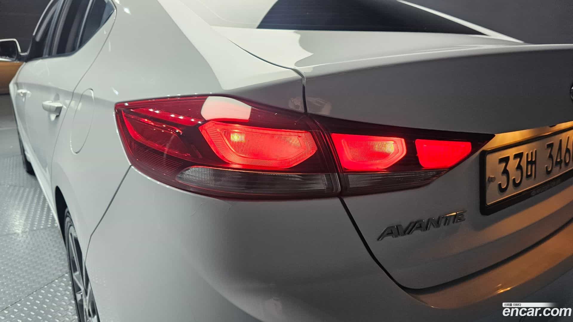 AVANTE Hyundai 2017.1-OUTER-033