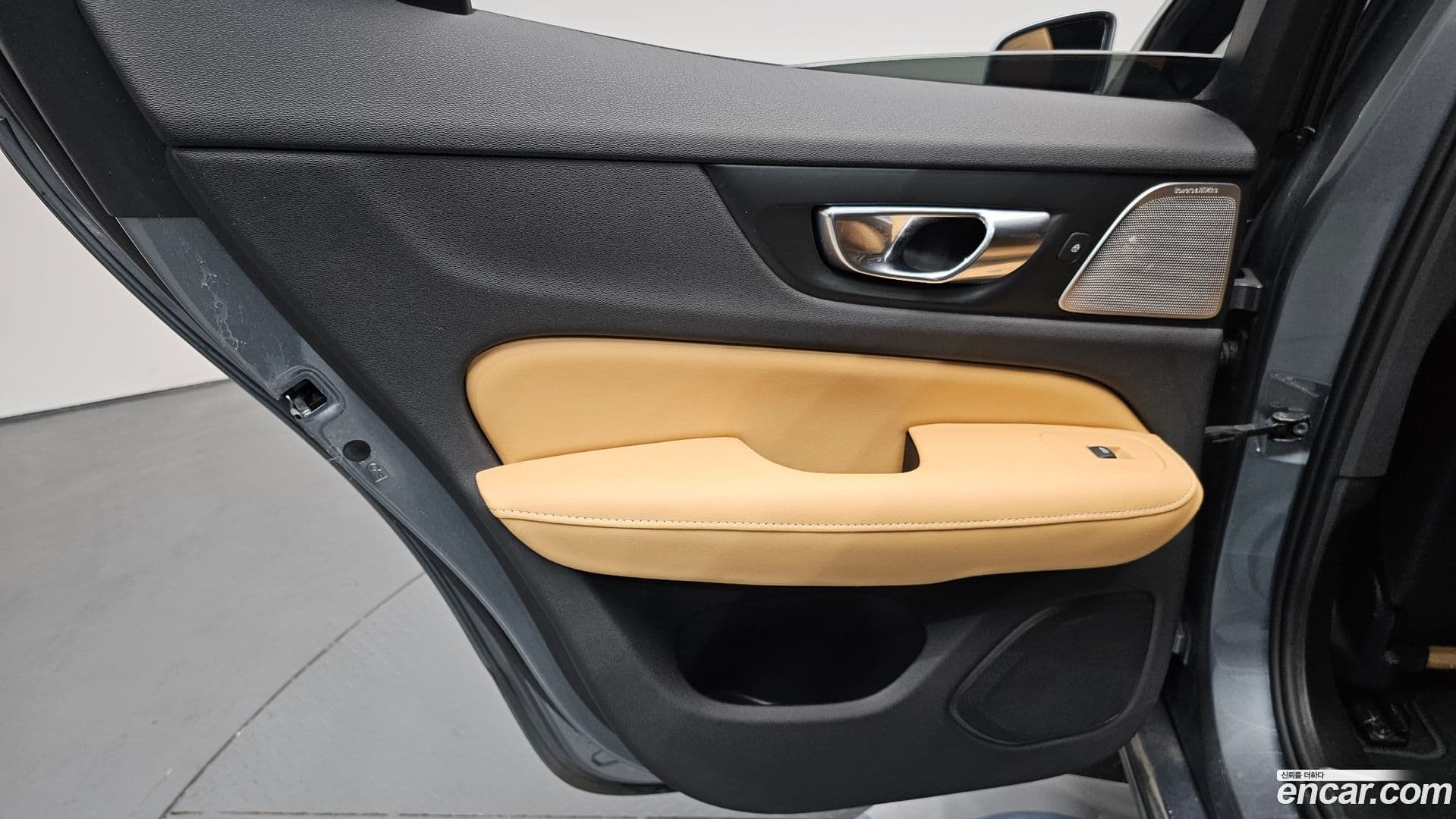 Main__Slider__Photo:S60 Volvo 2020.9-24