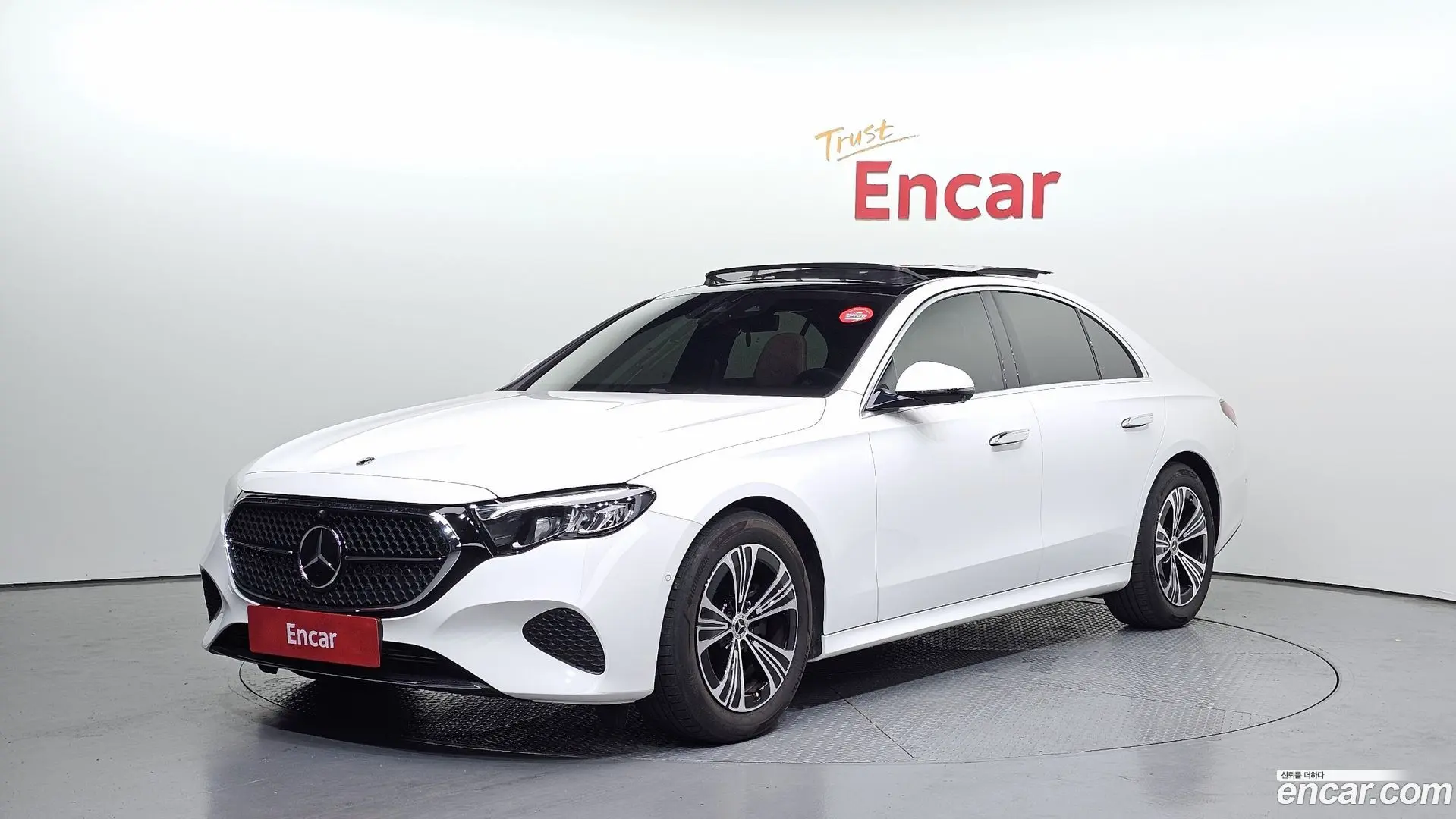 Main__Slider__Photo:E-Class Mercedes-Benz 2024.7-0