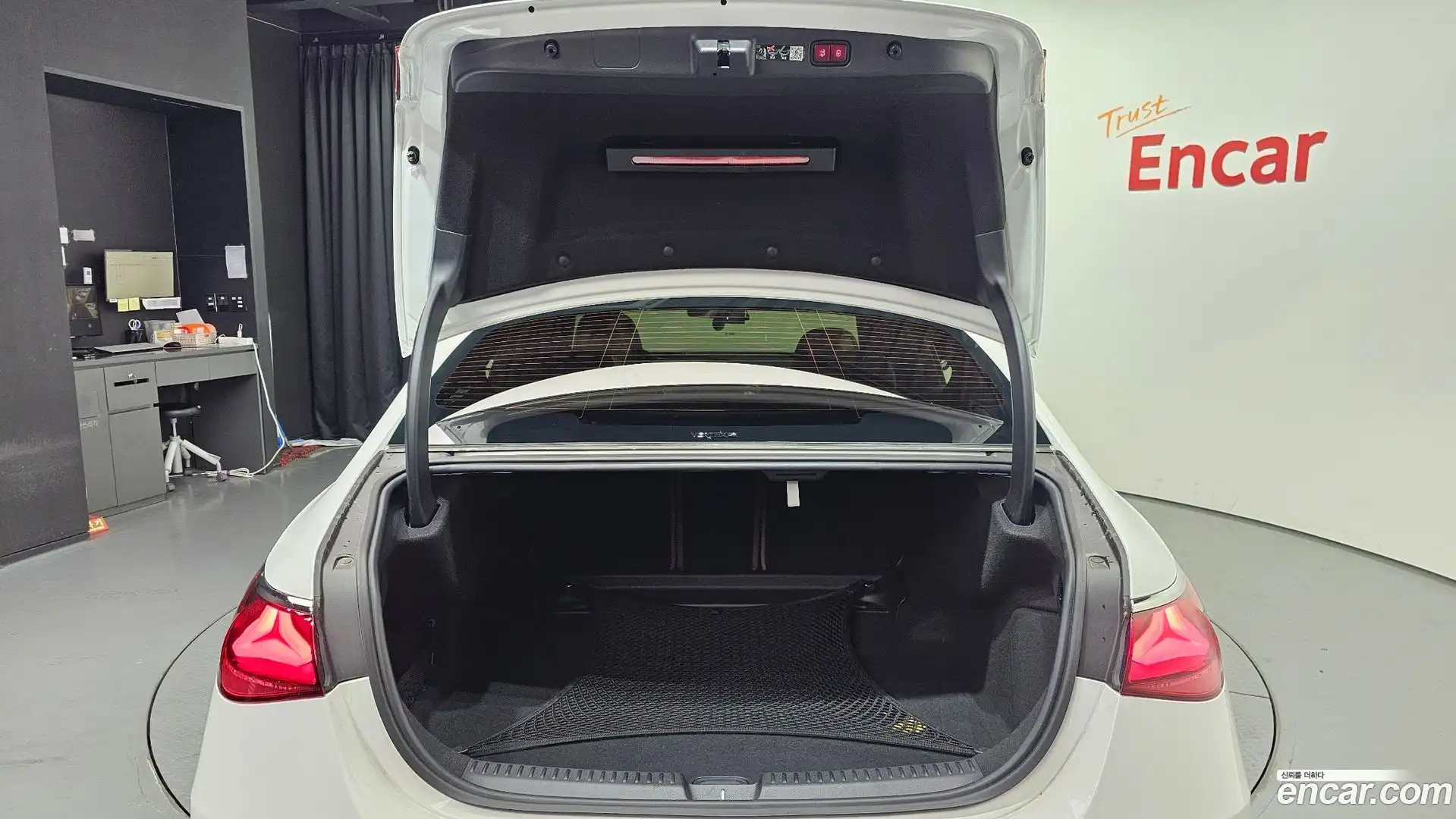 E-Class Mercedes-Benz 2024.7-OPTION-024