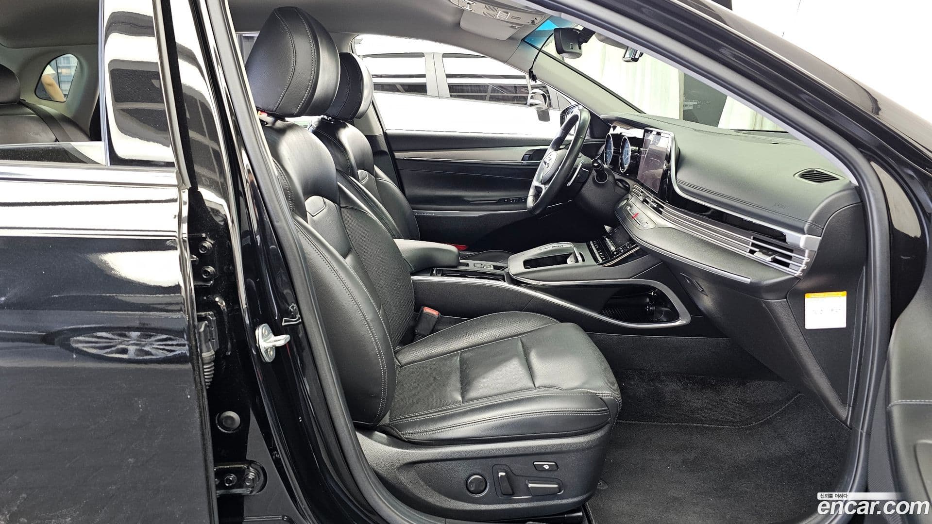 Main__Slider__Photo:Grandeur Hyundai 2021.3-10