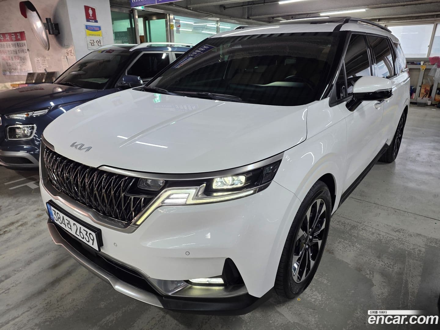 Main__Slider__Photo:Canival Kia 2022.5-0