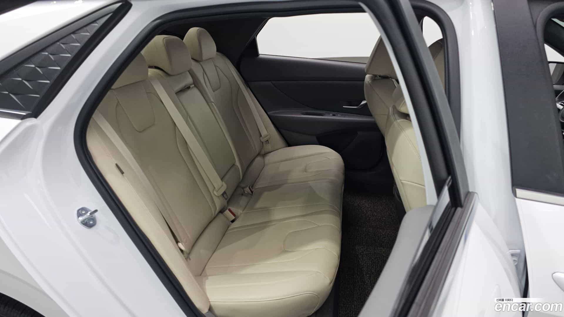 AVANTE Hyundai 2023.8-OPTION-016