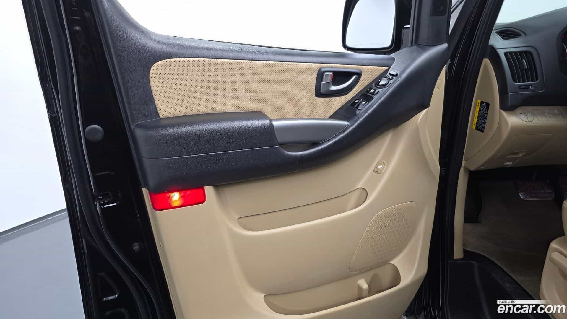 Starex Hyundai 2016.10-INNER-034