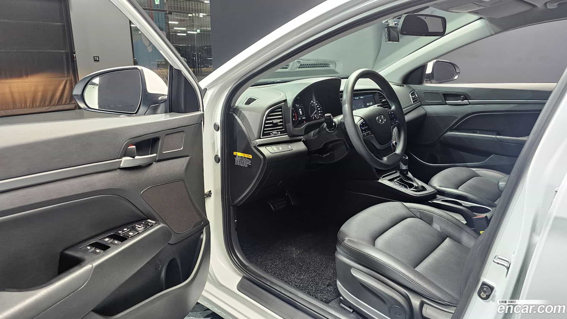AVANTE Hyundai 2017.8-INNER-010