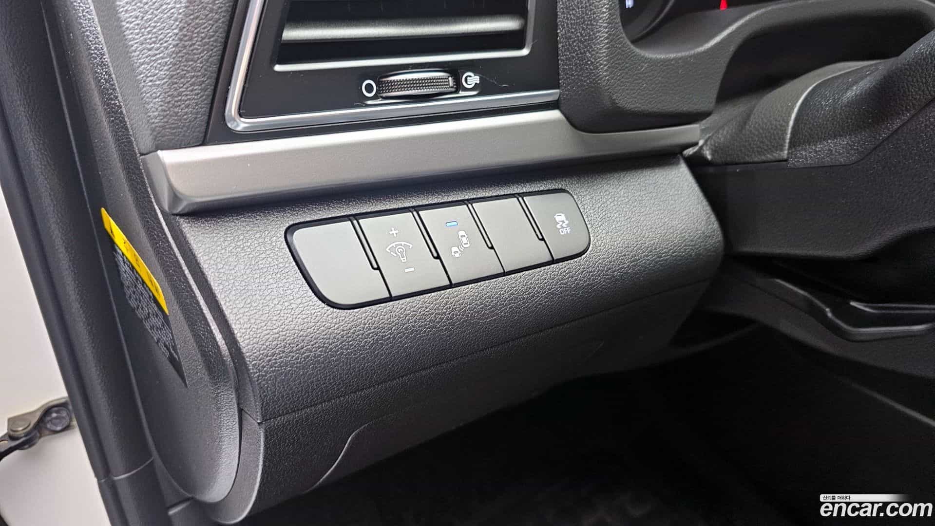 AVANTE Hyundai 2017.8-OPTION-020